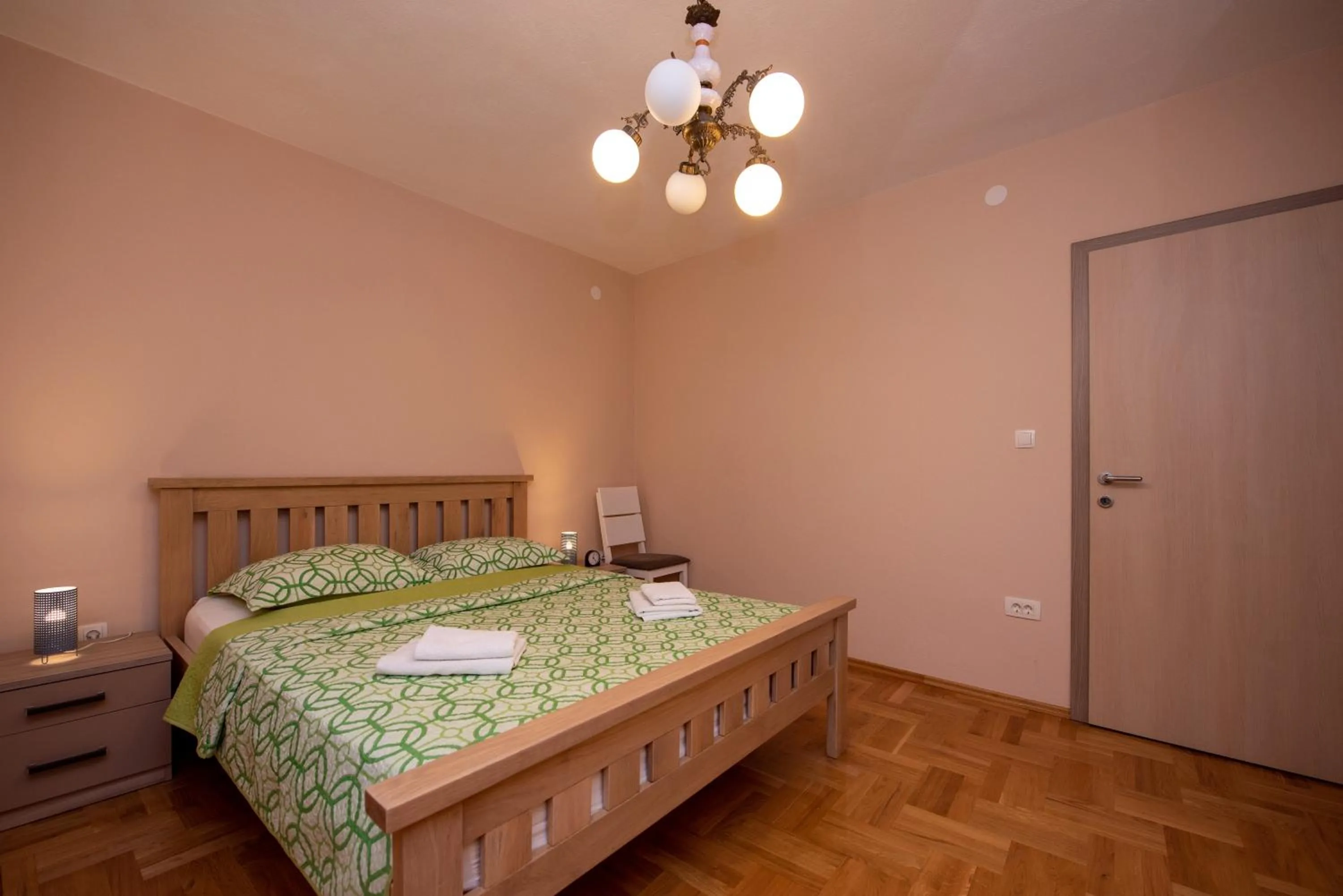 Bedroom, Bed in Apartment Traveler