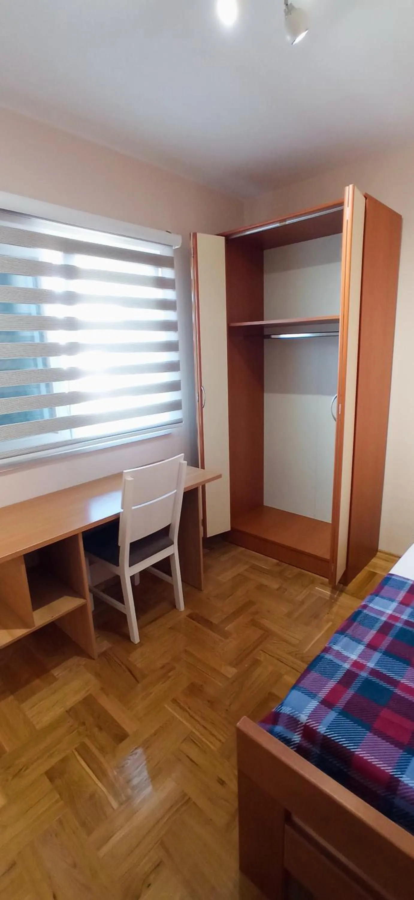 wardrobe, Bed in Apartment Traveler