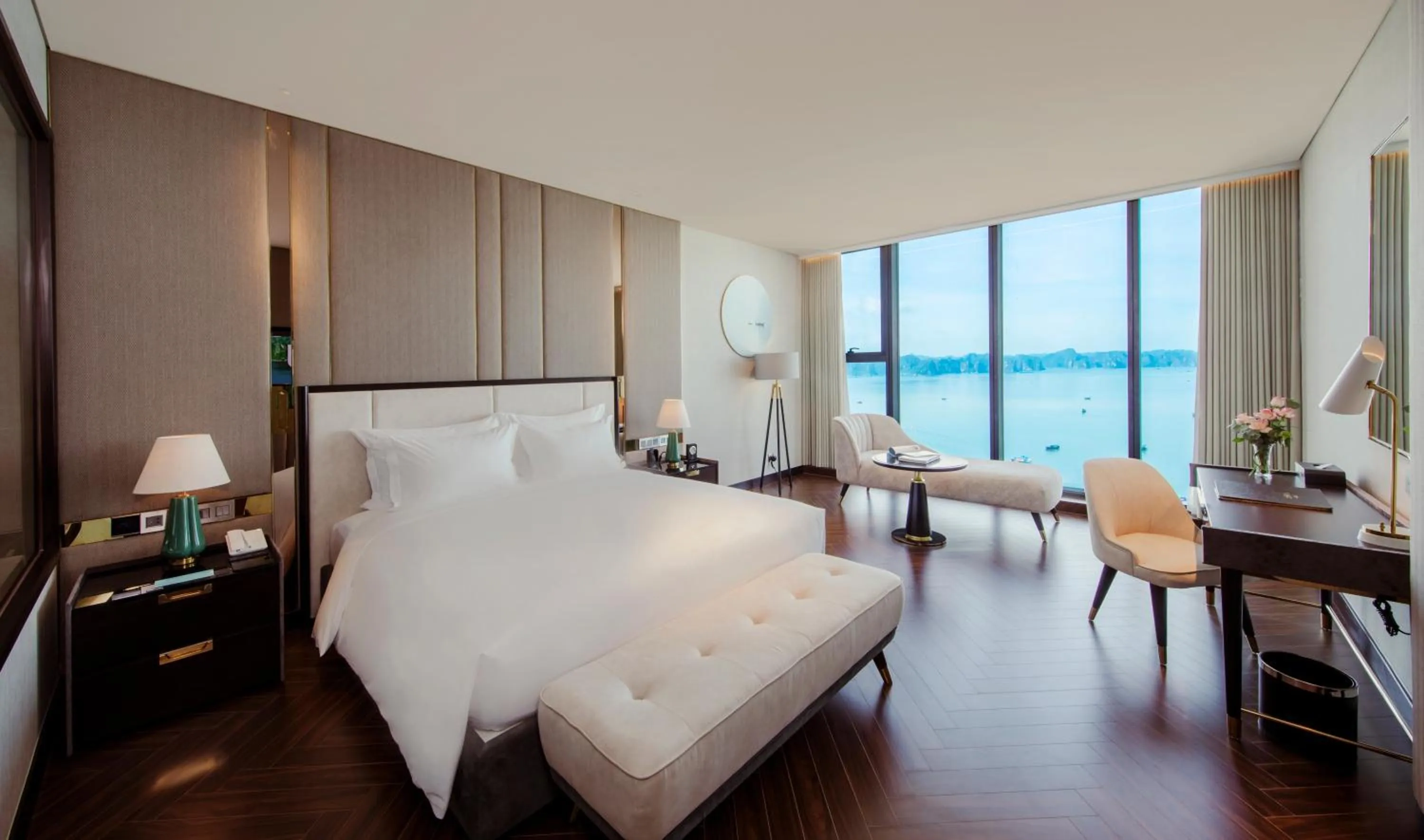 Bedroom, Bed in Sea Stars Hotel Ha Long