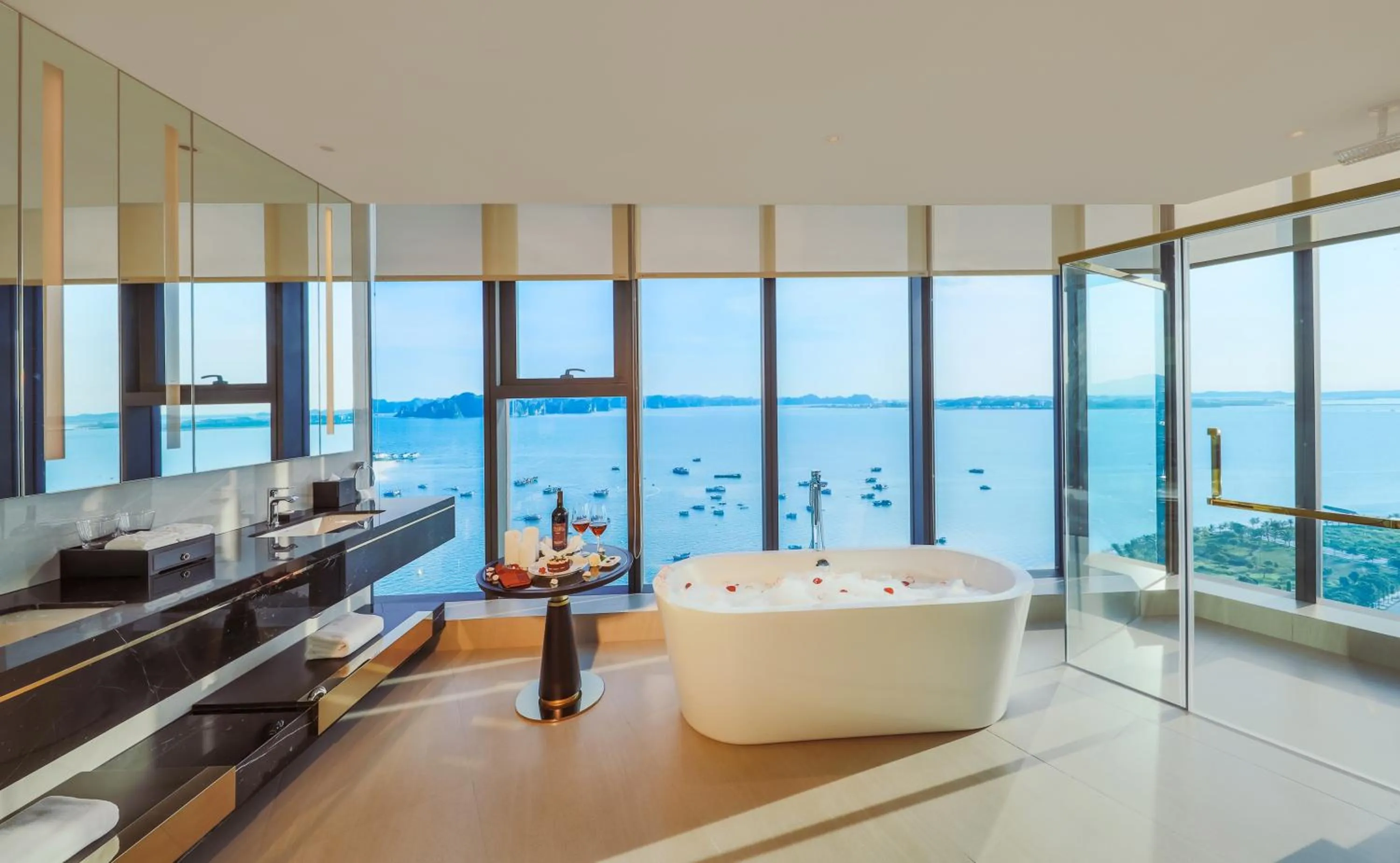 Shower in Sea Stars Hotel Ha Long