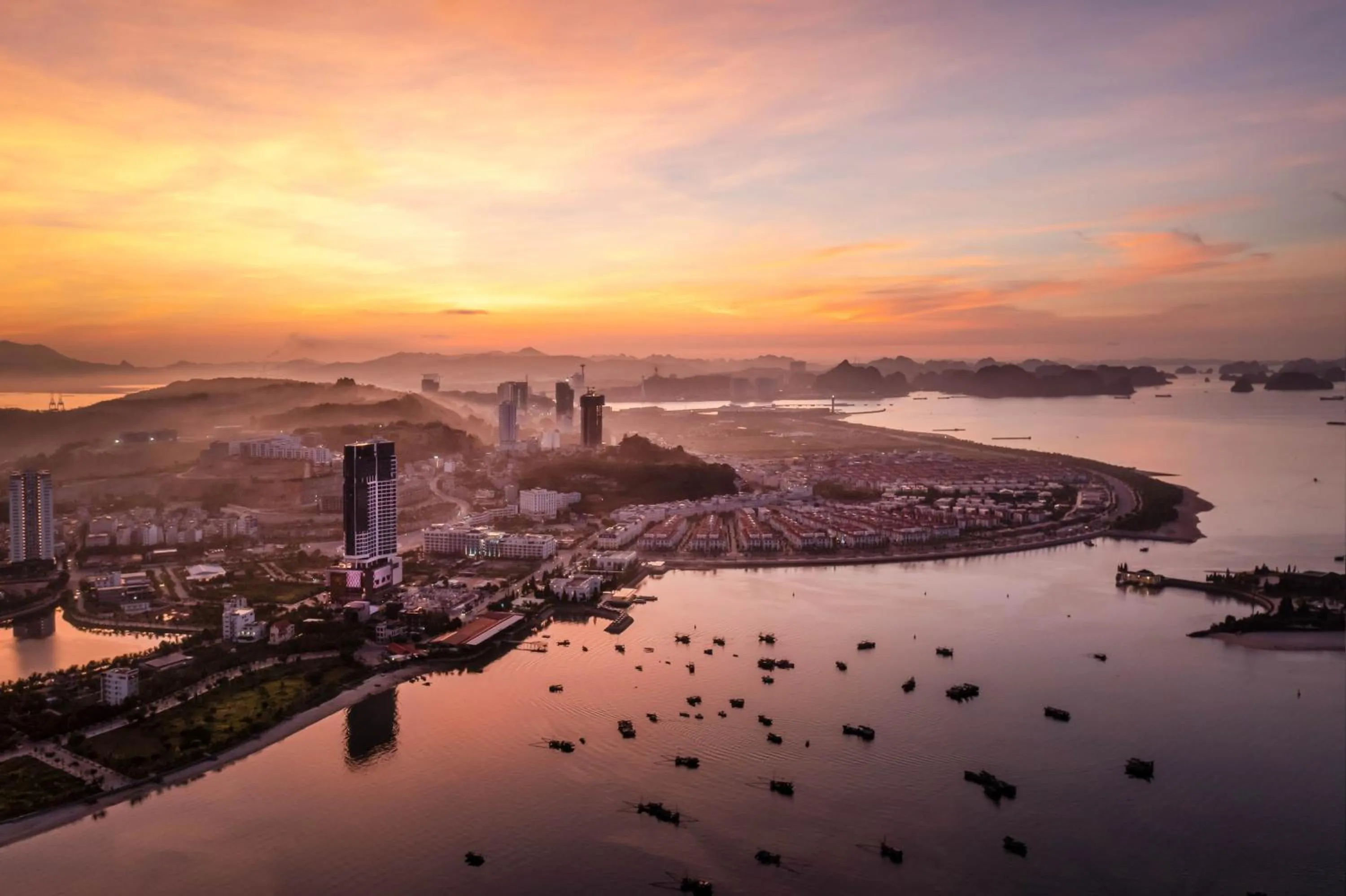 Property building in Sea Stars Hotel Ha Long