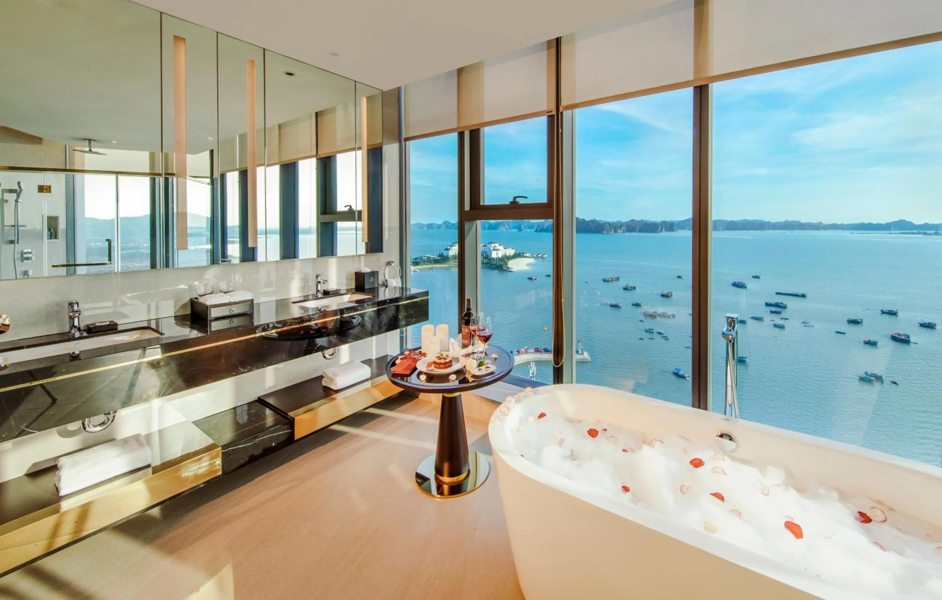 Shower in Sea Stars Hotel Ha Long