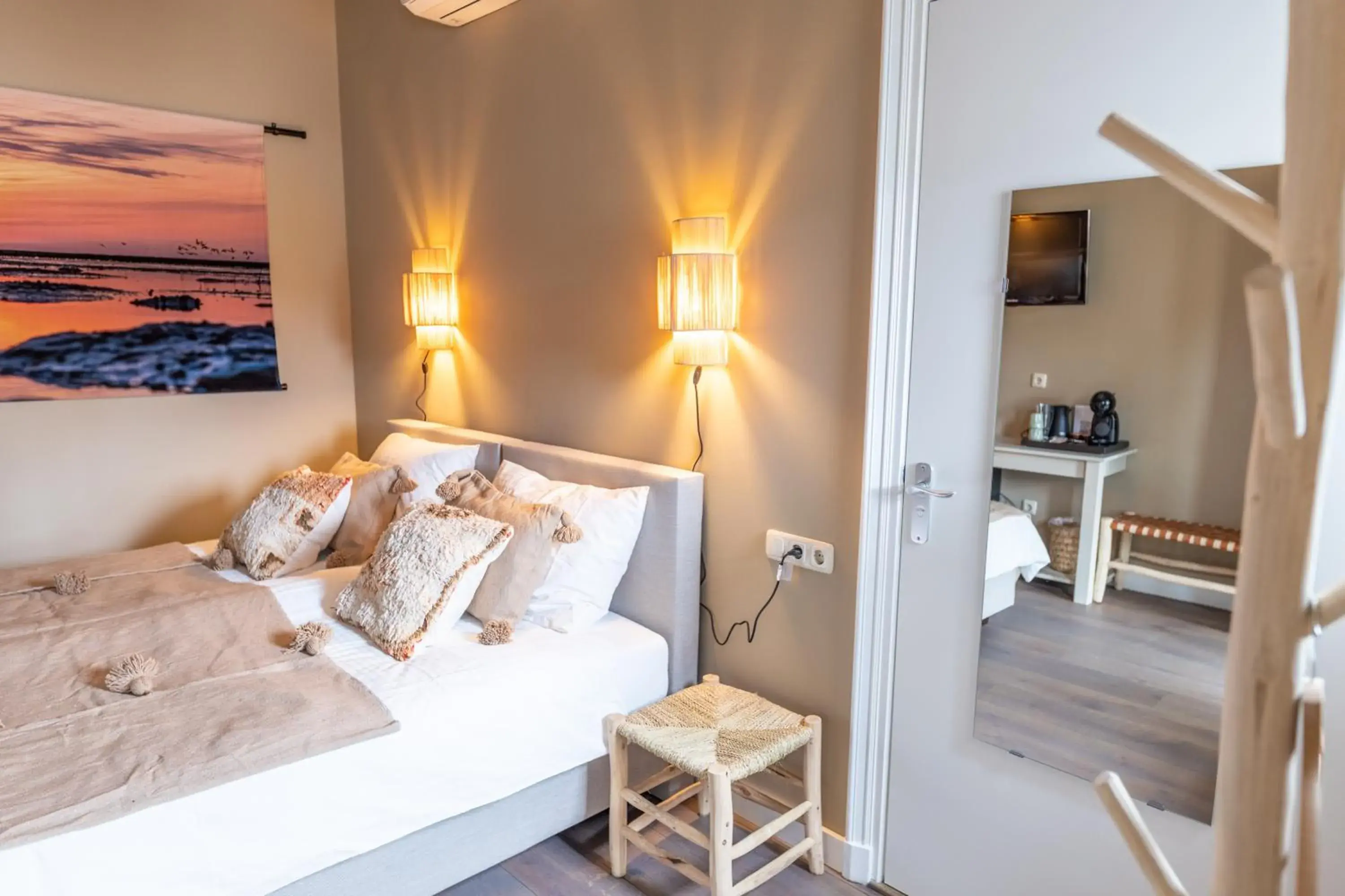 Twin Room - Disability Access in Hotel Restaurant Toxopeus Twin Room - Disability Access in Hotel Restaurant Toxopeus