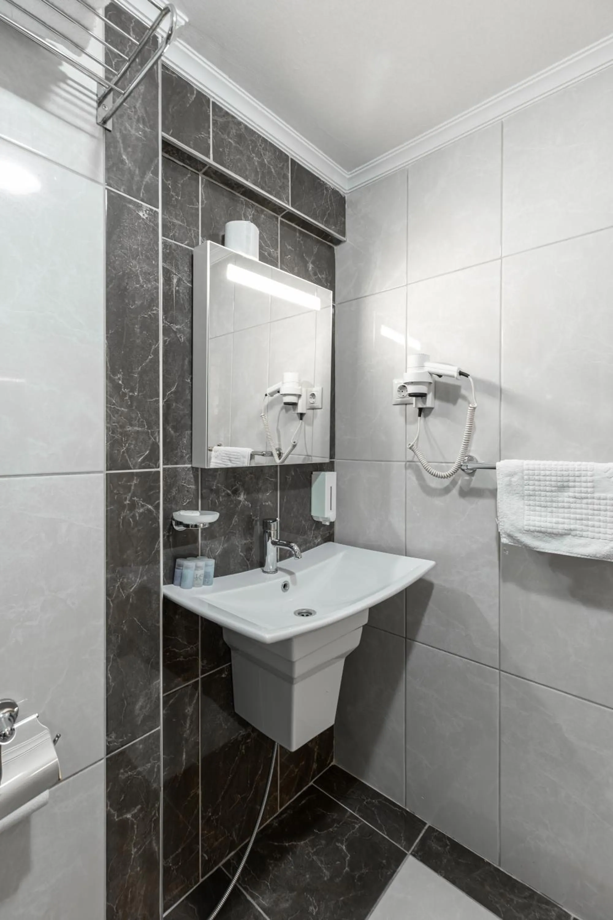 Bathroom in BURSA GRAND LOYAL CiTY HOTEL