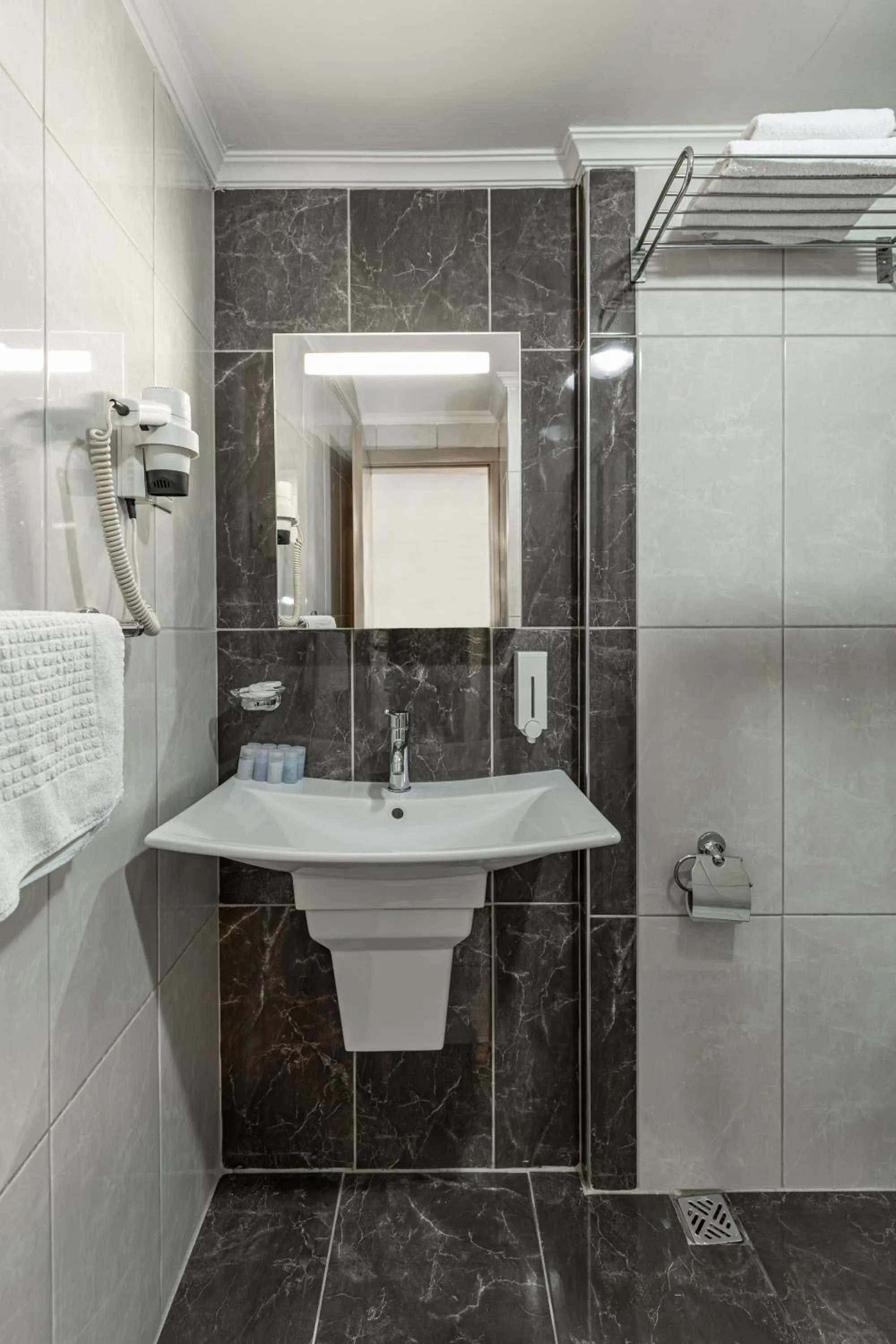 Bathroom in BURSA GRAND LOYAL CiTY HOTEL