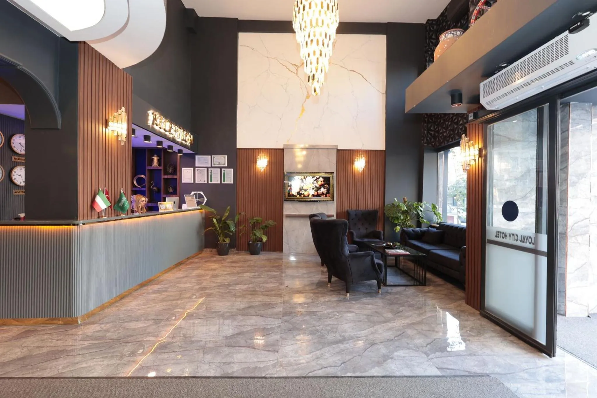 Lobby or reception in BURSA GRAND LOYAL CiTY HOTEL