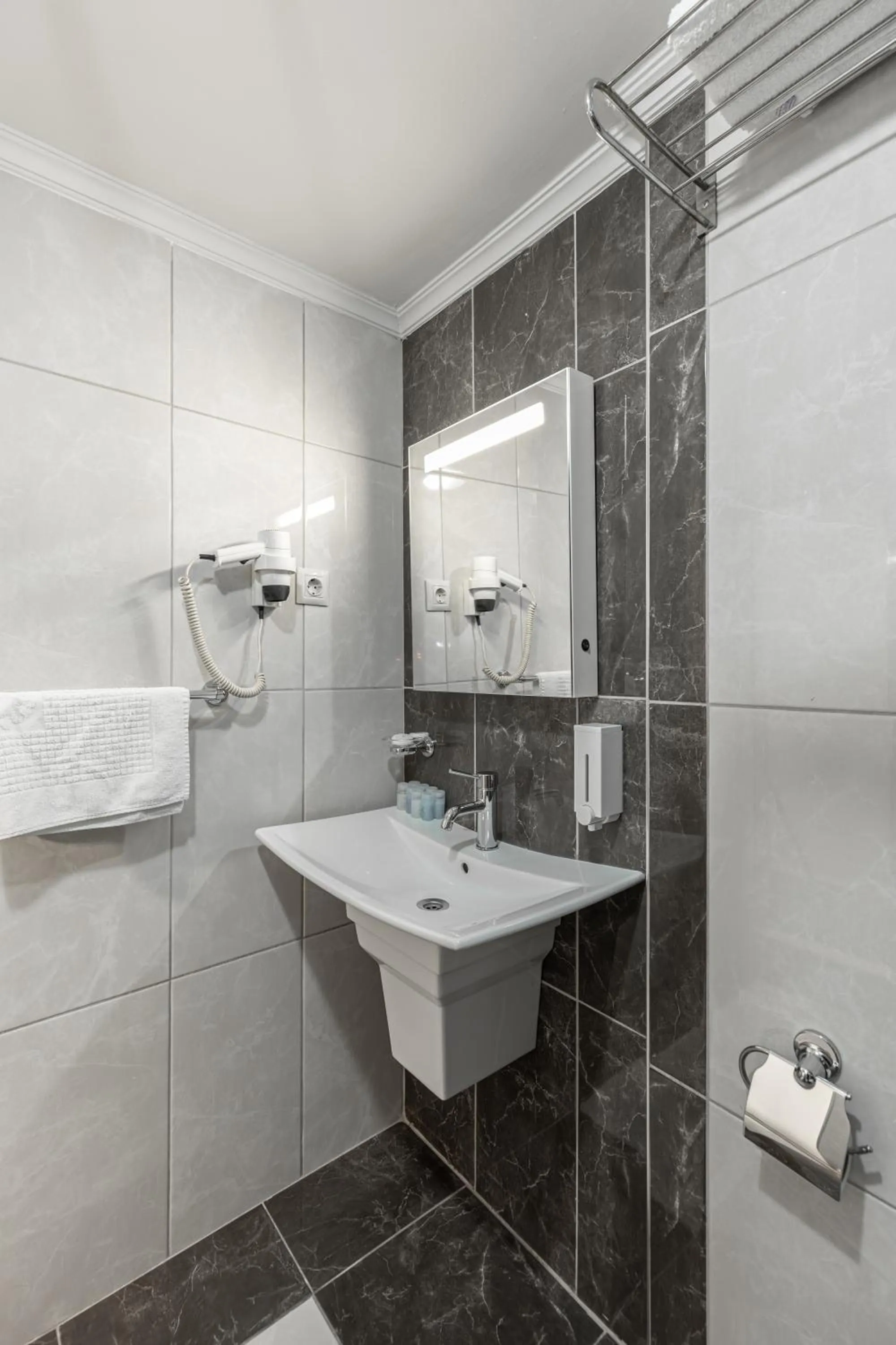 Bathroom in BURSA GRAND LOYAL CiTY HOTEL