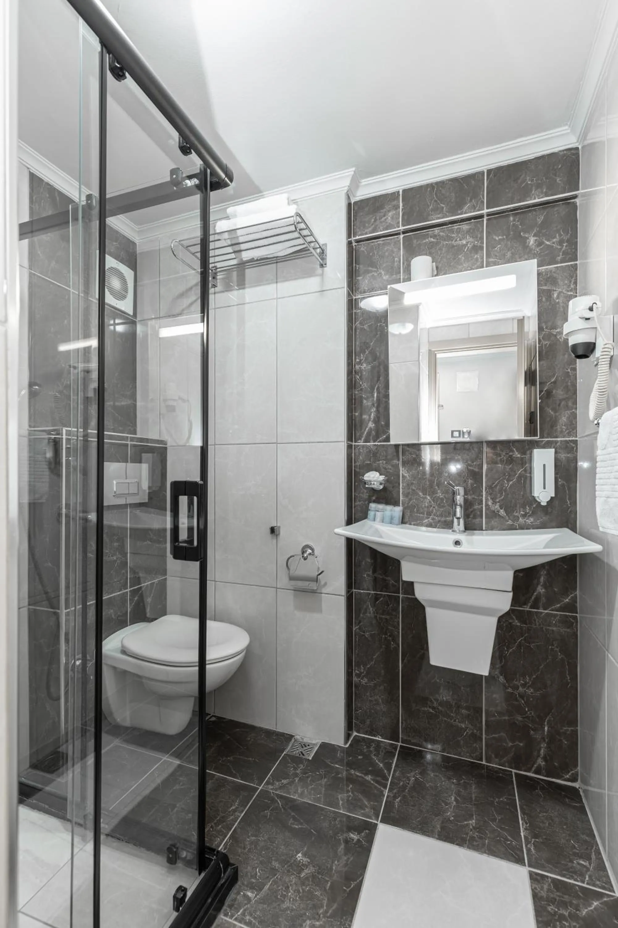 Toilet in BURSA GRAND LOYAL CiTY HOTEL