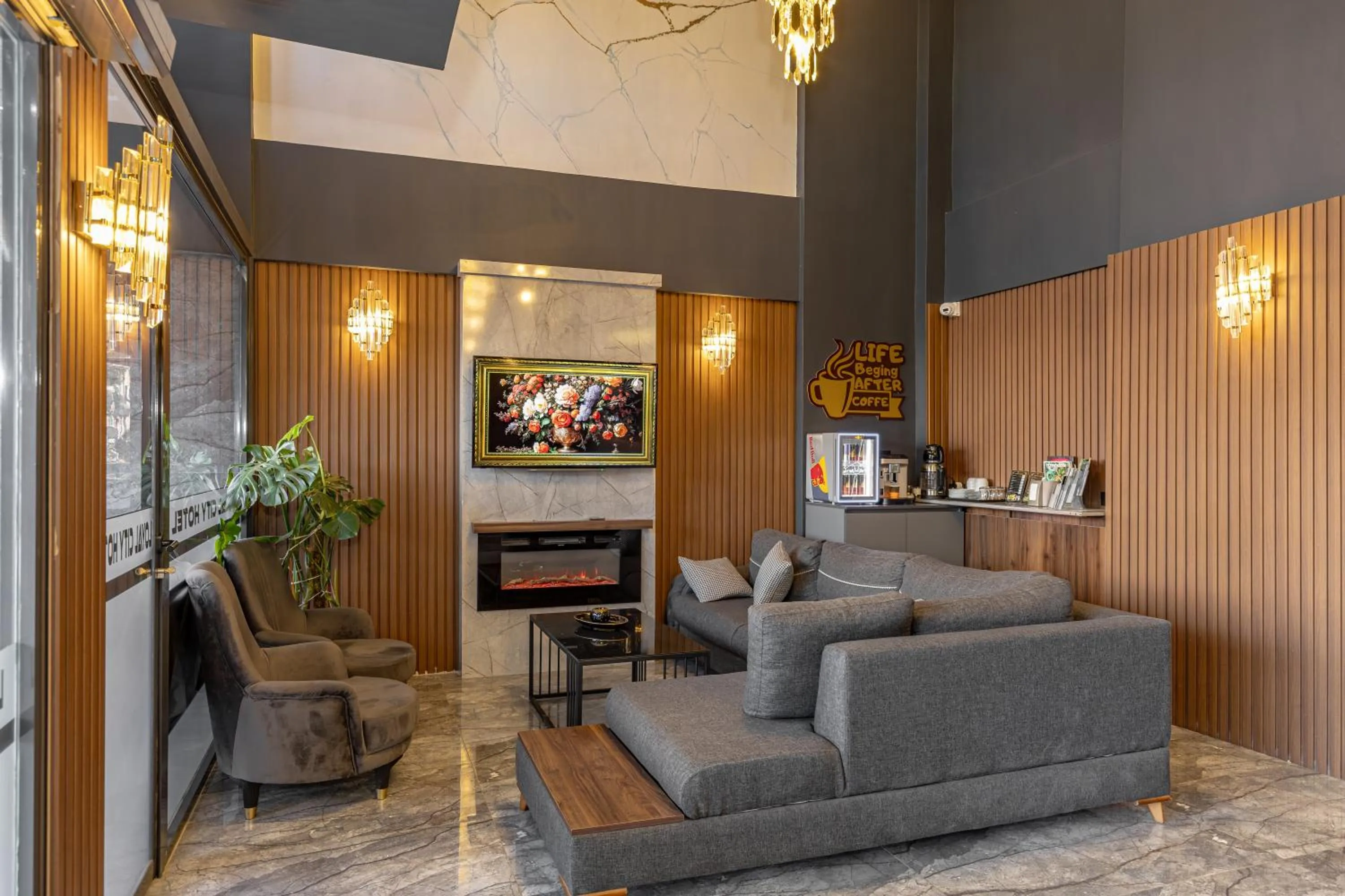 Lobby or reception in BURSA GRAND LOYAL CiTY HOTEL