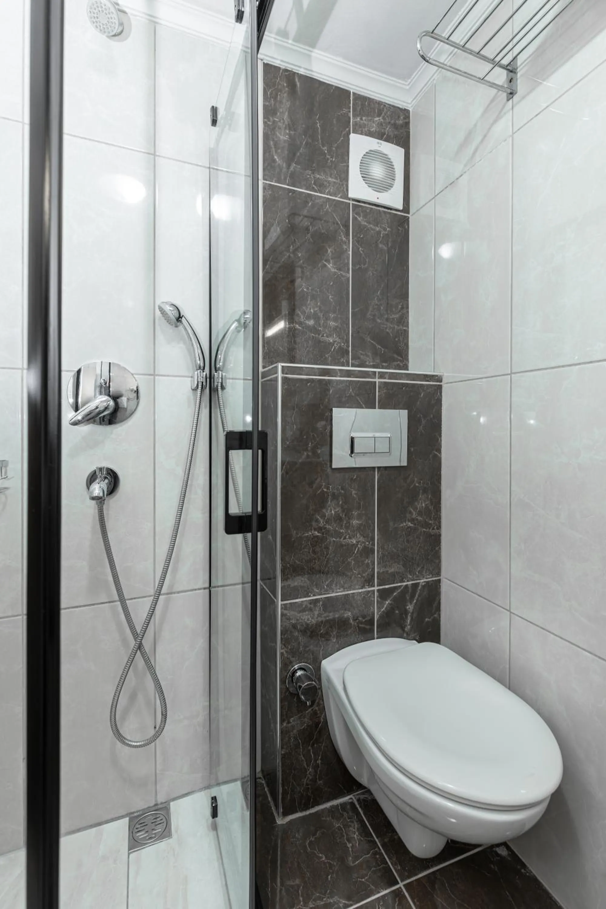 Bathroom in BURSA GRAND LOYAL CiTY HOTEL