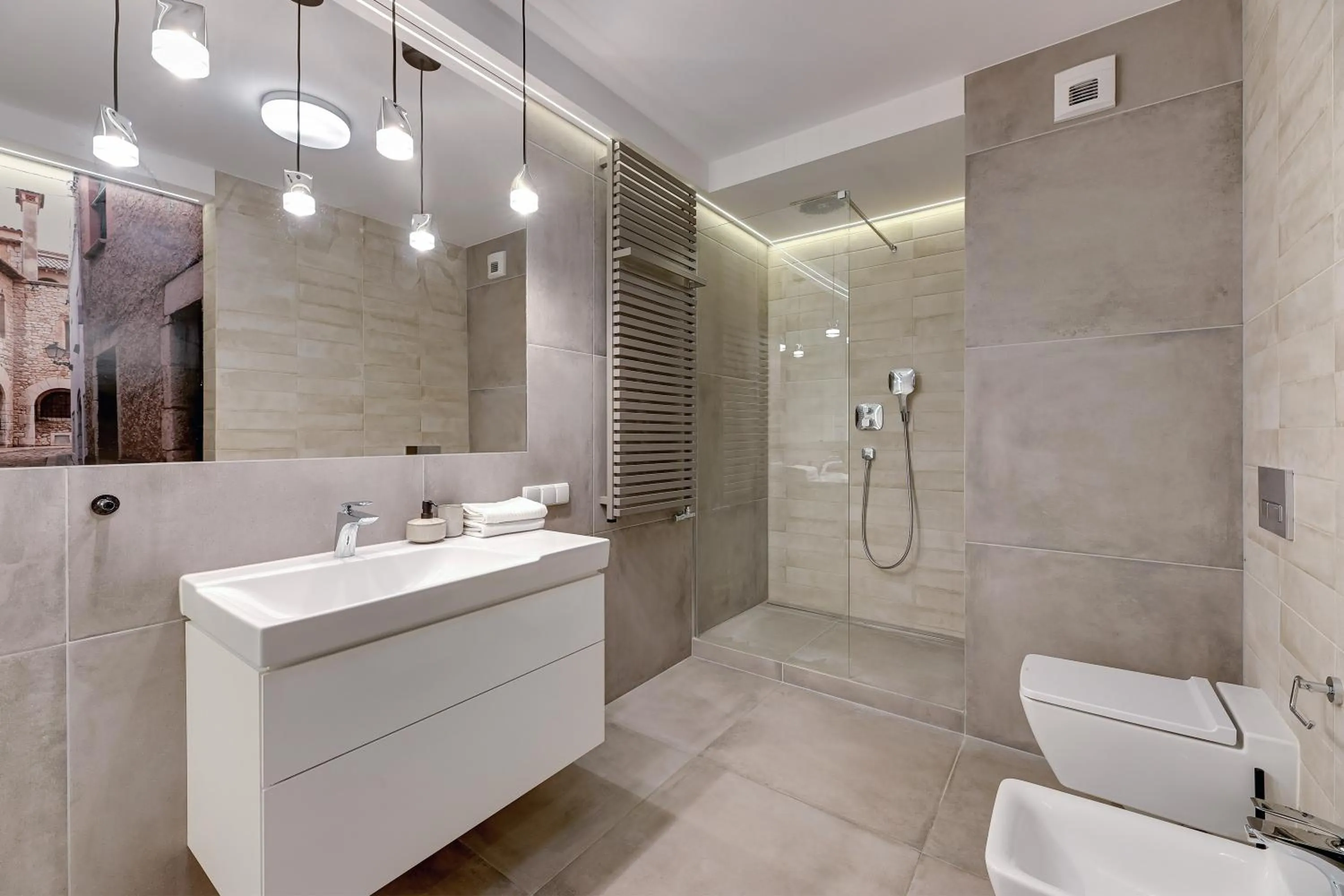 Shower in Chmielna Park by Comfort Apartments
