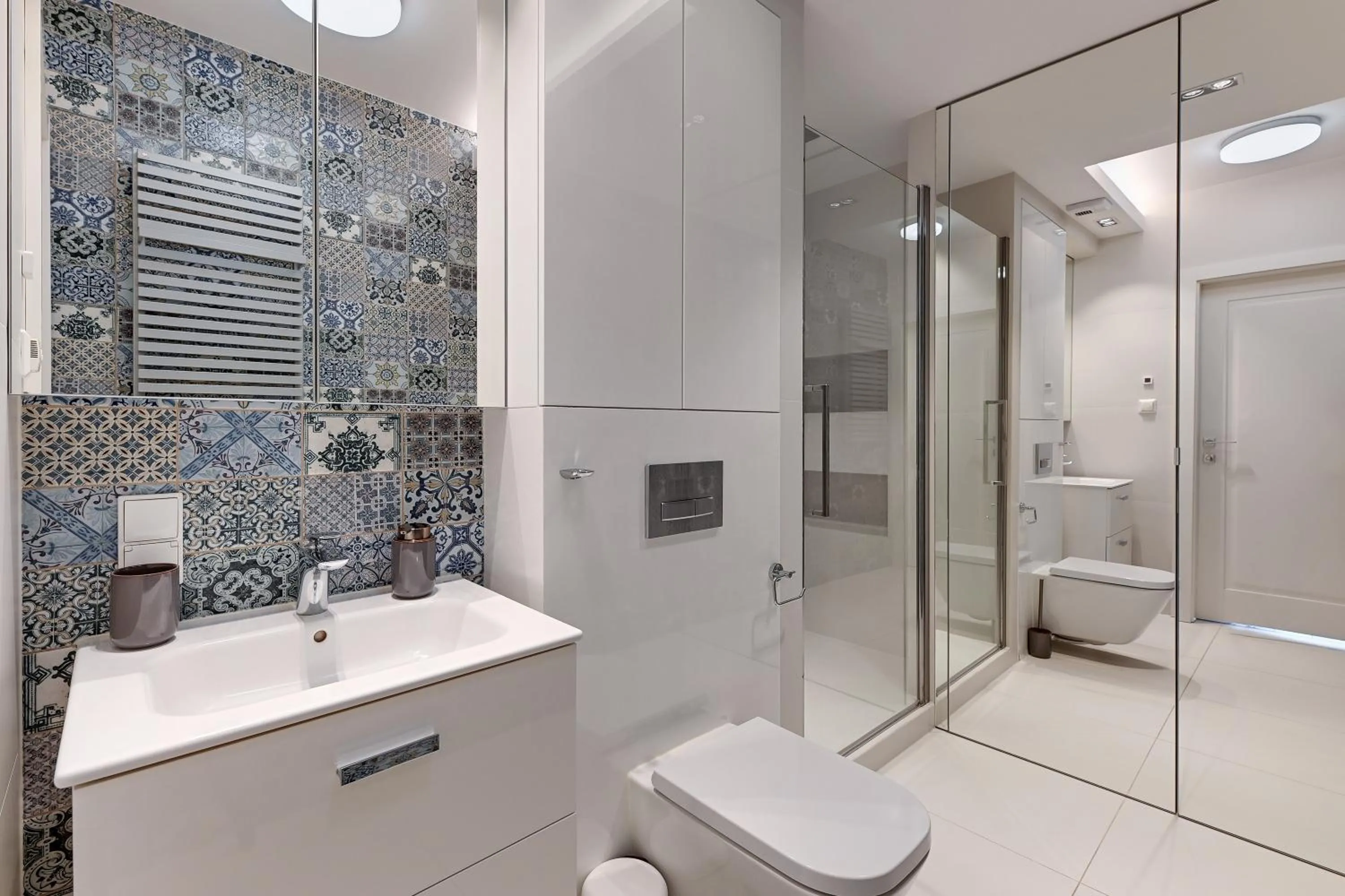 Shower in Chmielna Park by Comfort Apartments