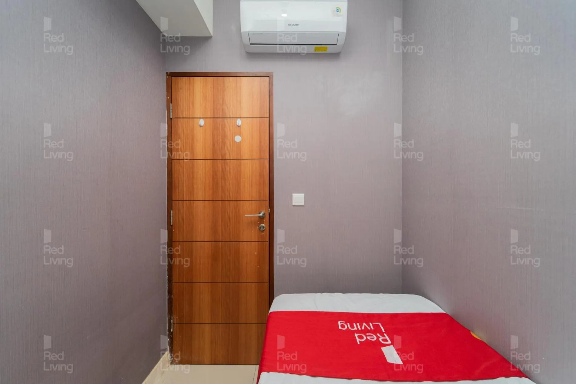 Bedroom, Bed in RedLiving Apartemen Vida View - Vida Connect