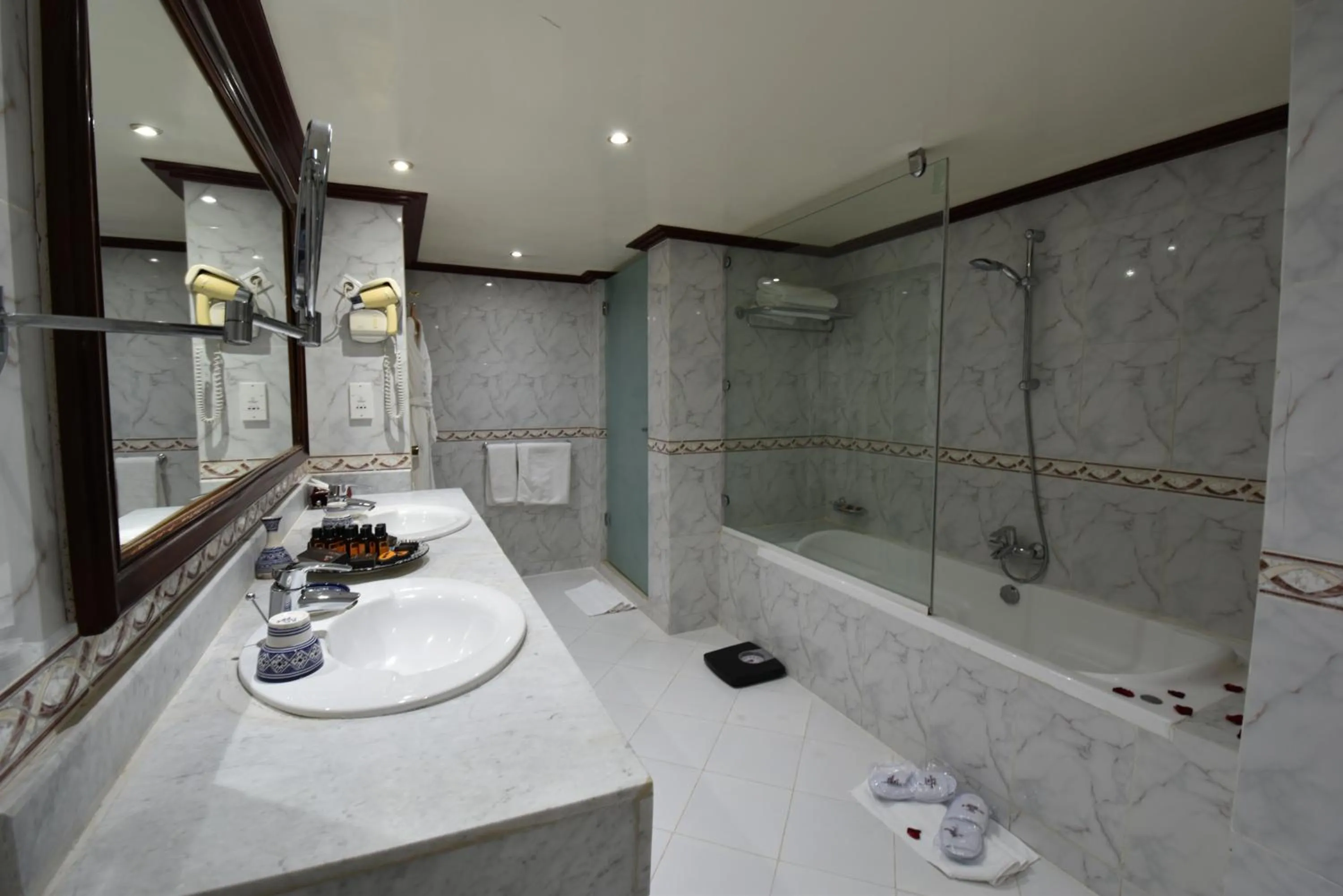 Shower in Les Mérinides