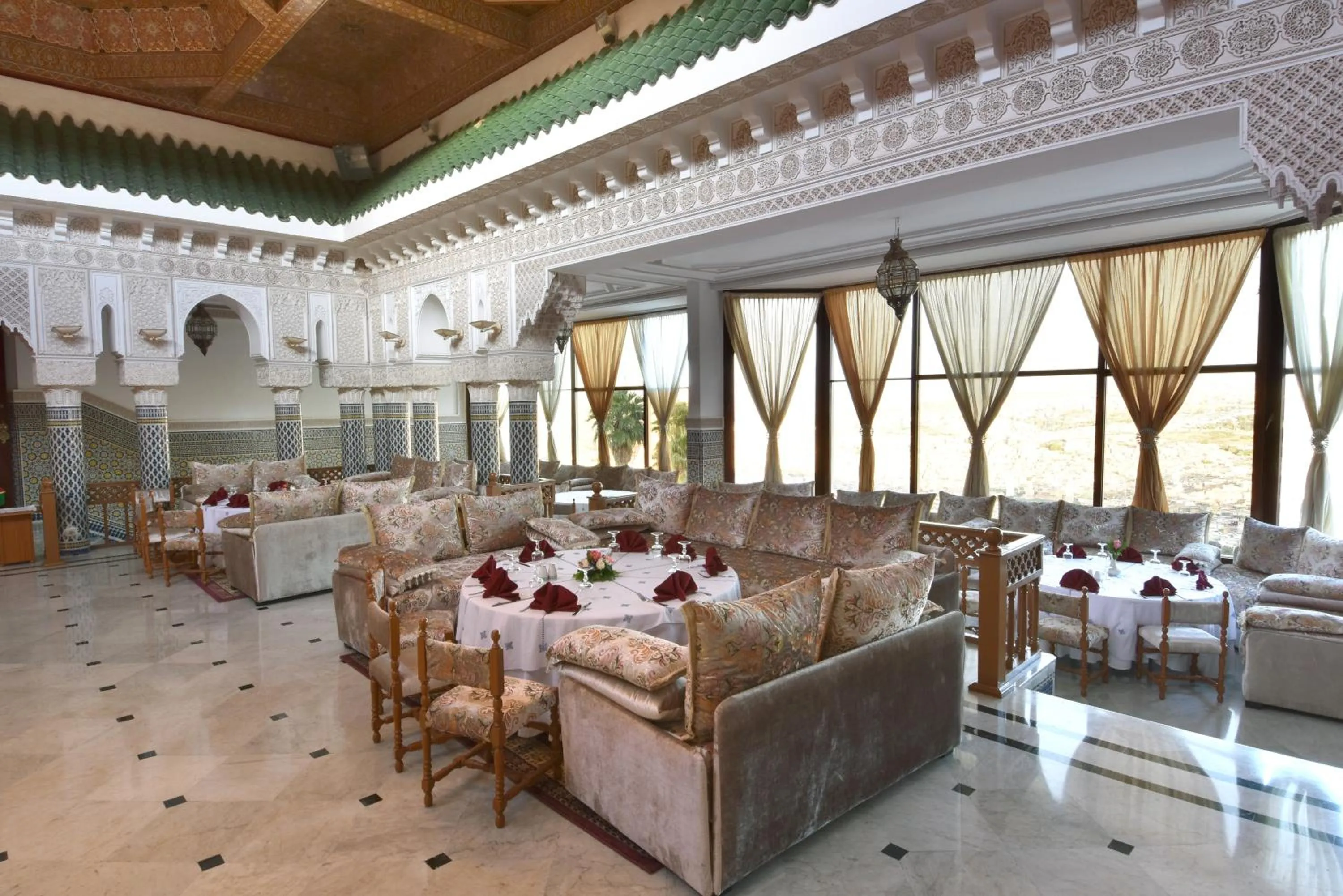 Restaurant/places to eat in Les Mérinides