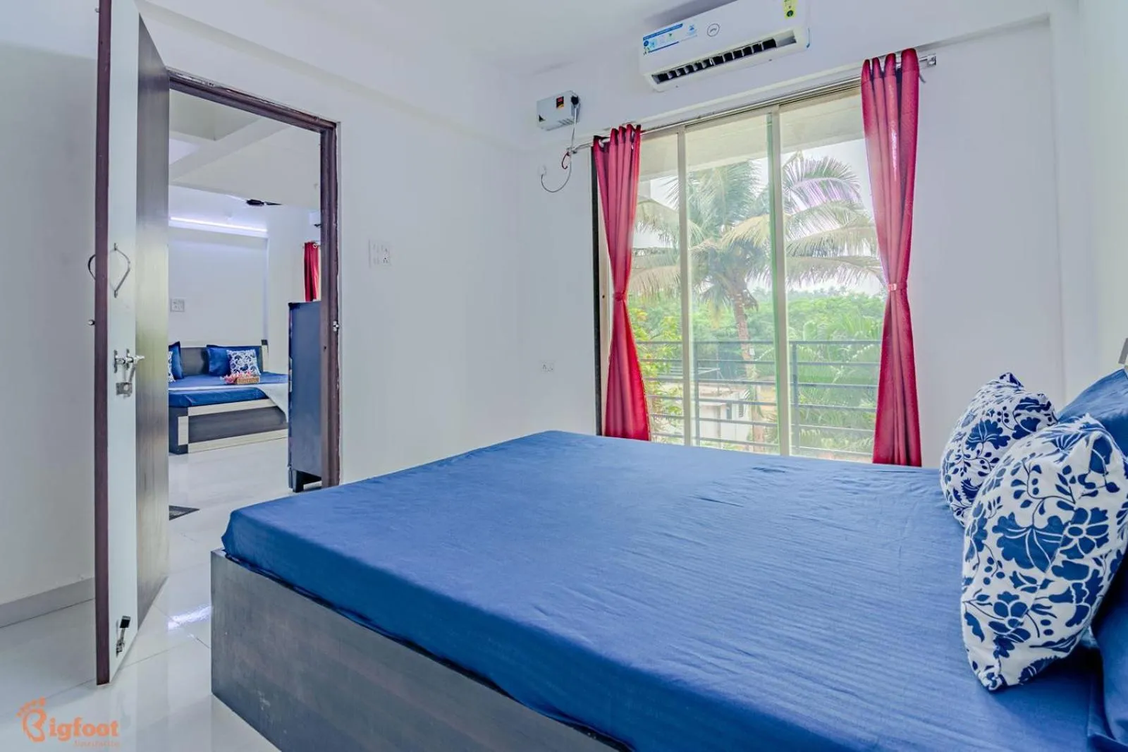 Photo of the whole room, Bed in THE BLISS PALM