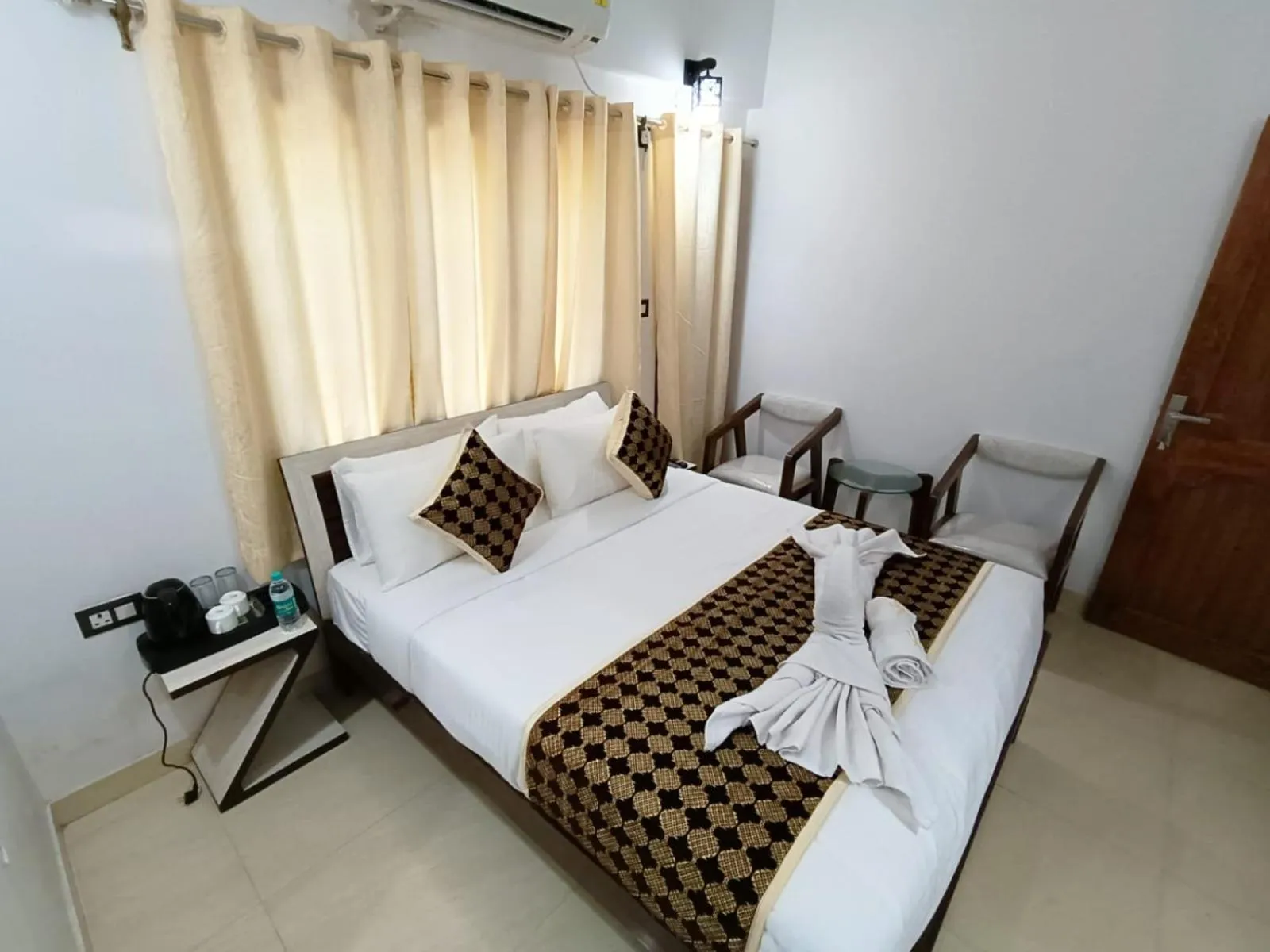 TV and multimedia, Bed in Hotel Aman Residency