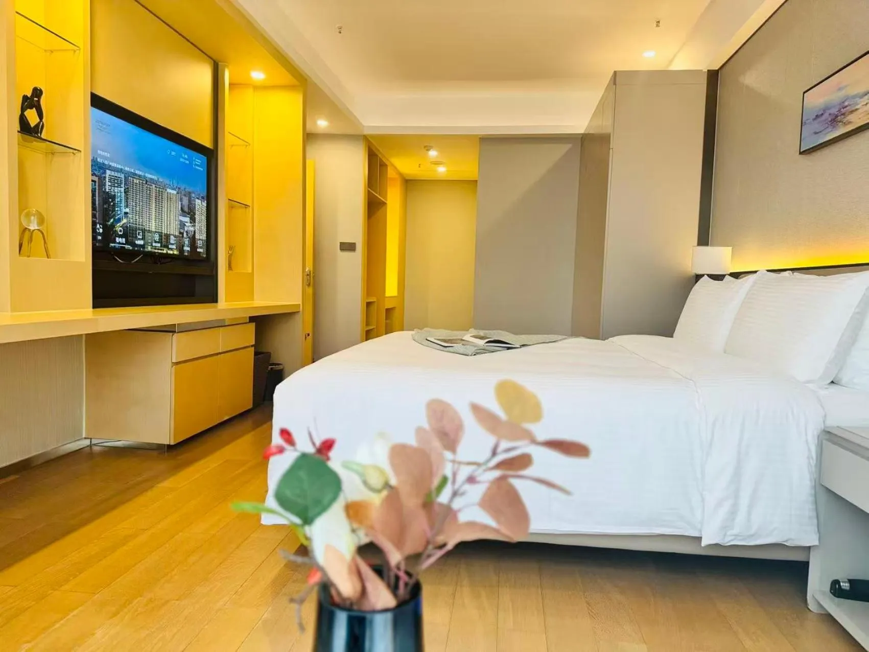 Communal lounge/ TV room, Bed in Somerset Haizhu Centre Guangzhou