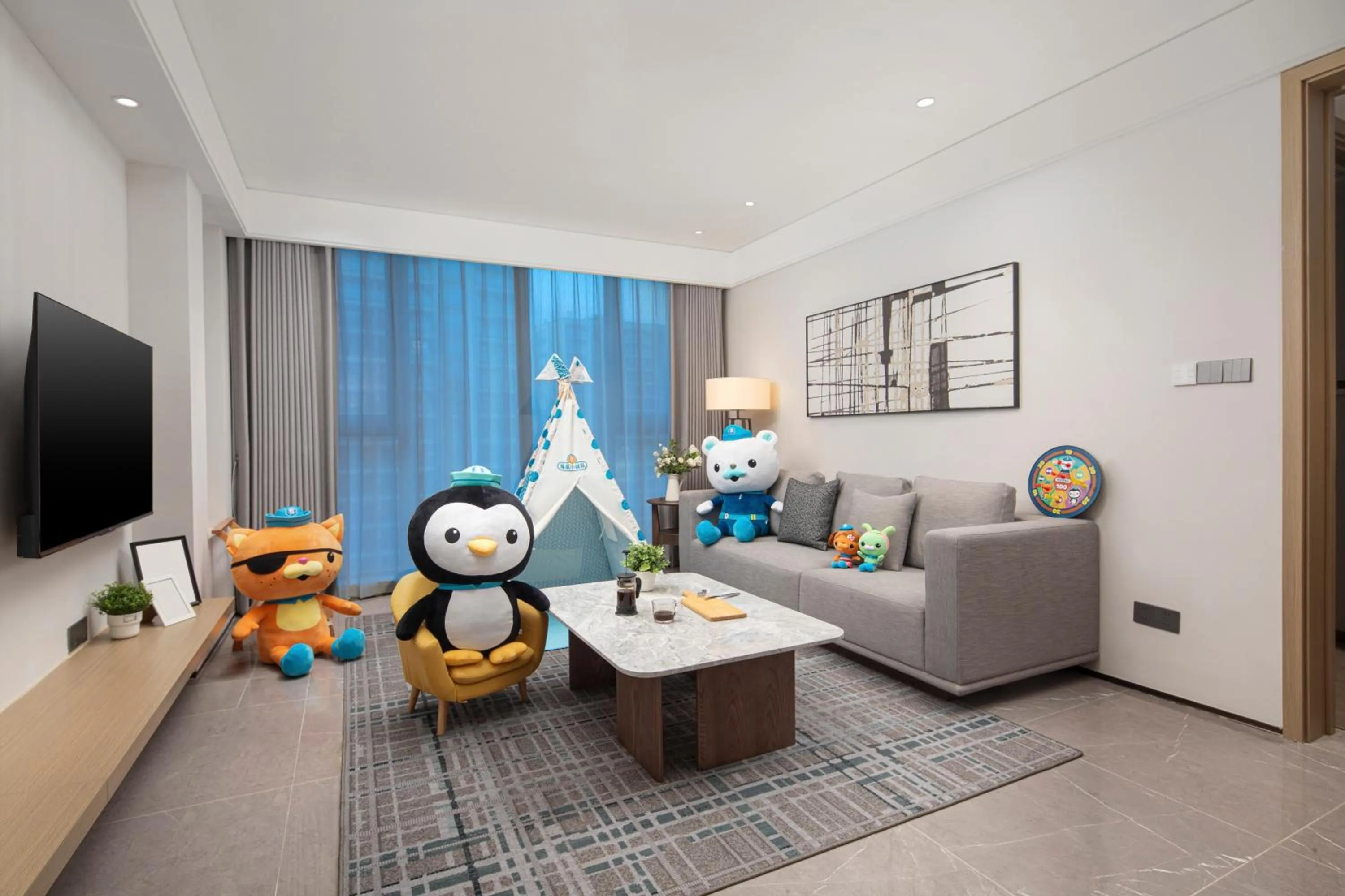 Living room, Bed in Qingshan Lake Tianlan Hotel Hangzhou