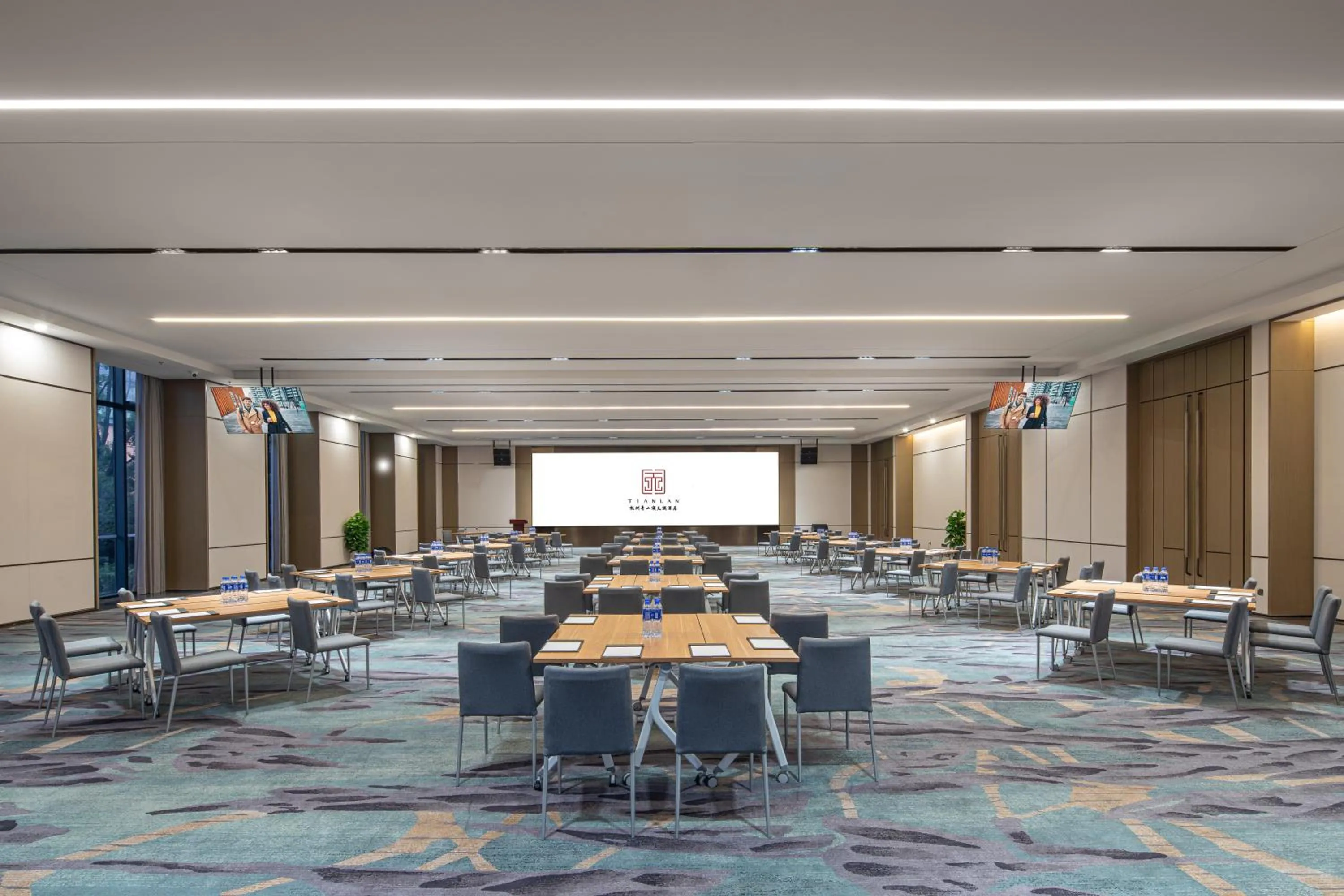 Meeting/conference room in Qingshan Lake Tianlan Hotel Hangzhou