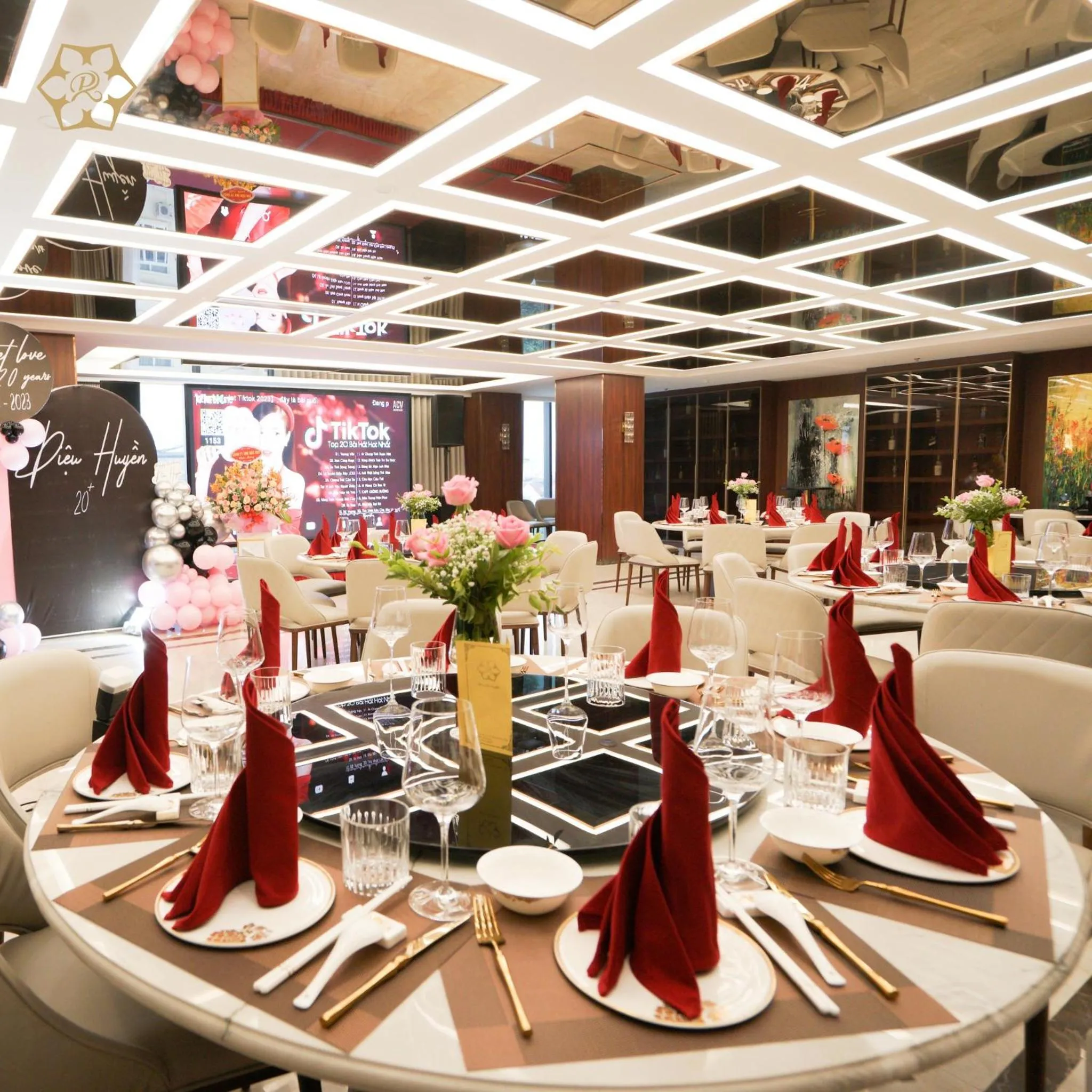 Restaurant/places to eat in Cửa Đông Luxury Hotel