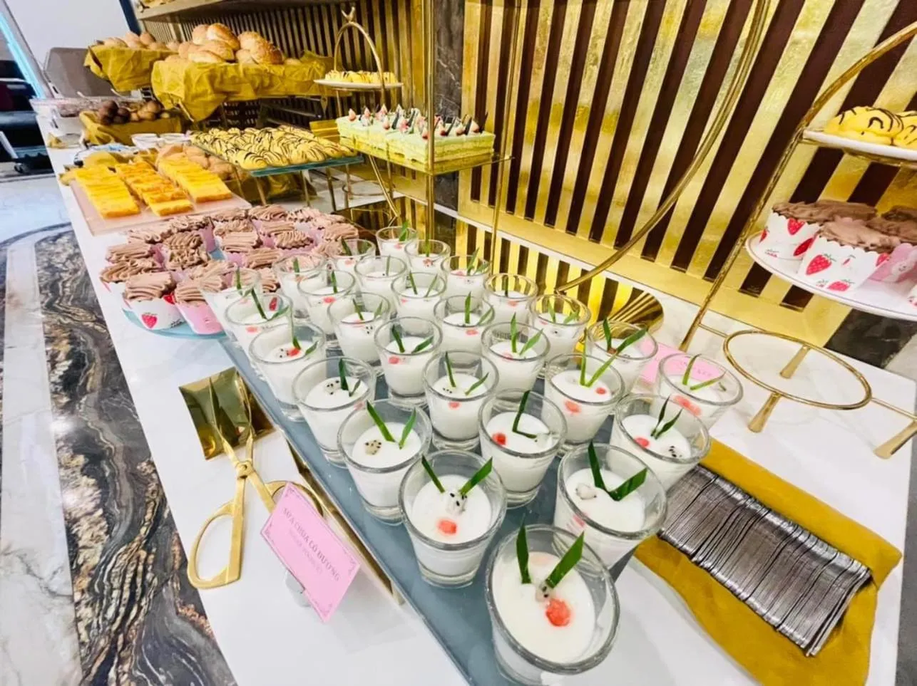 Buffet breakfast in Cửa Đông Luxury Hotel