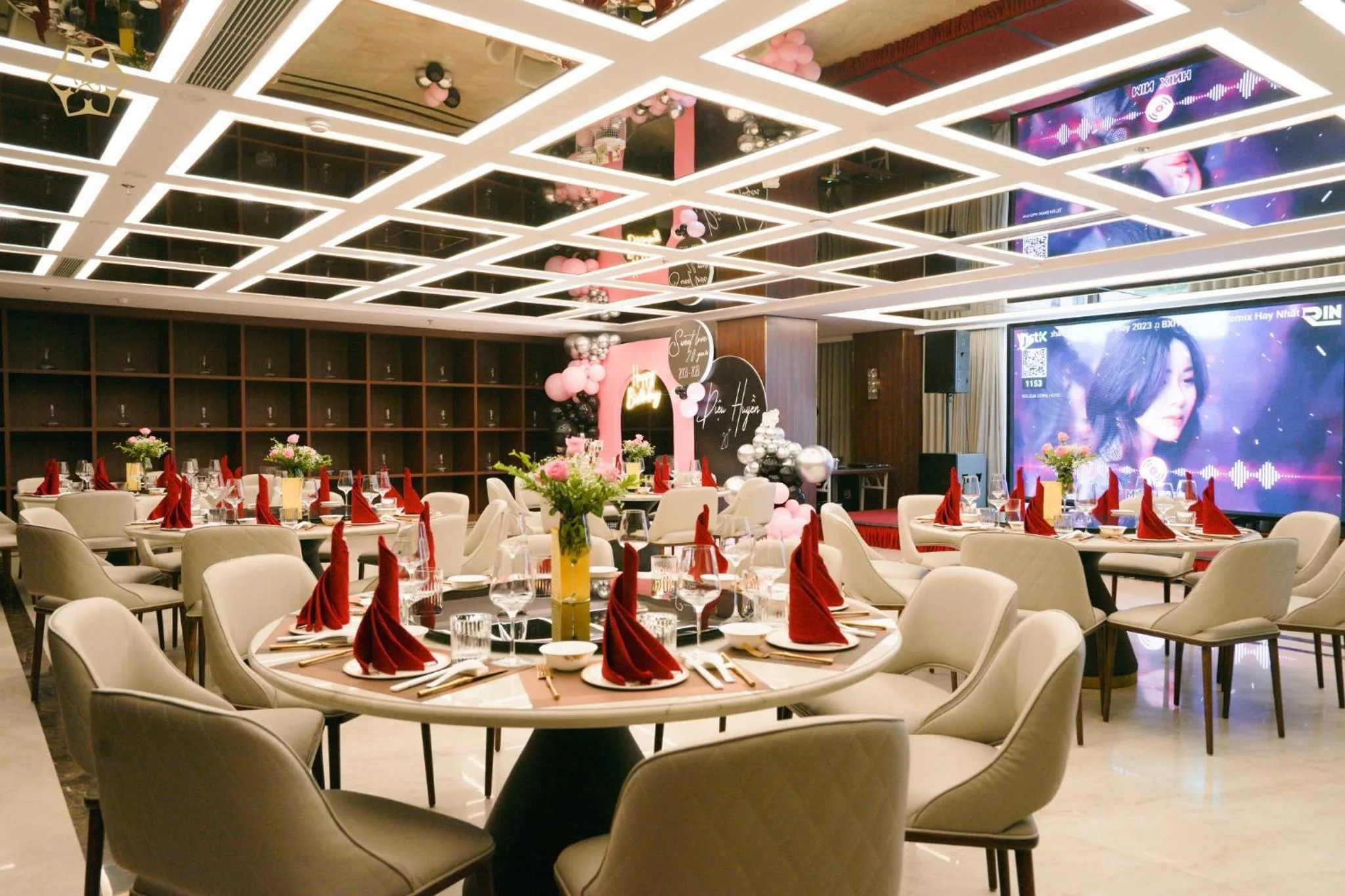 Restaurant/places to eat in Cửa Đông Luxury Hotel