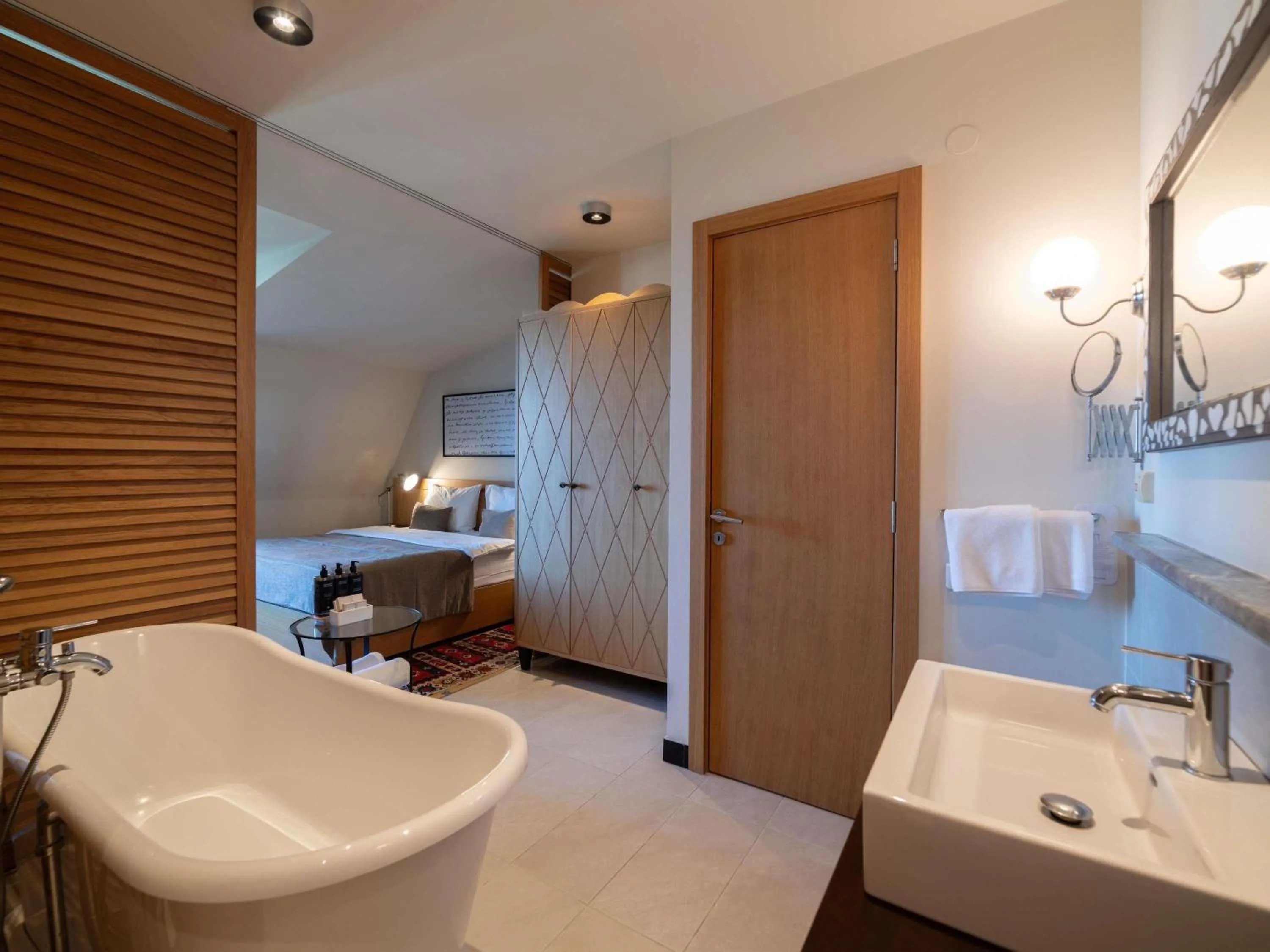 Bedroom, Bed in Mercure Belgrade Excelsior