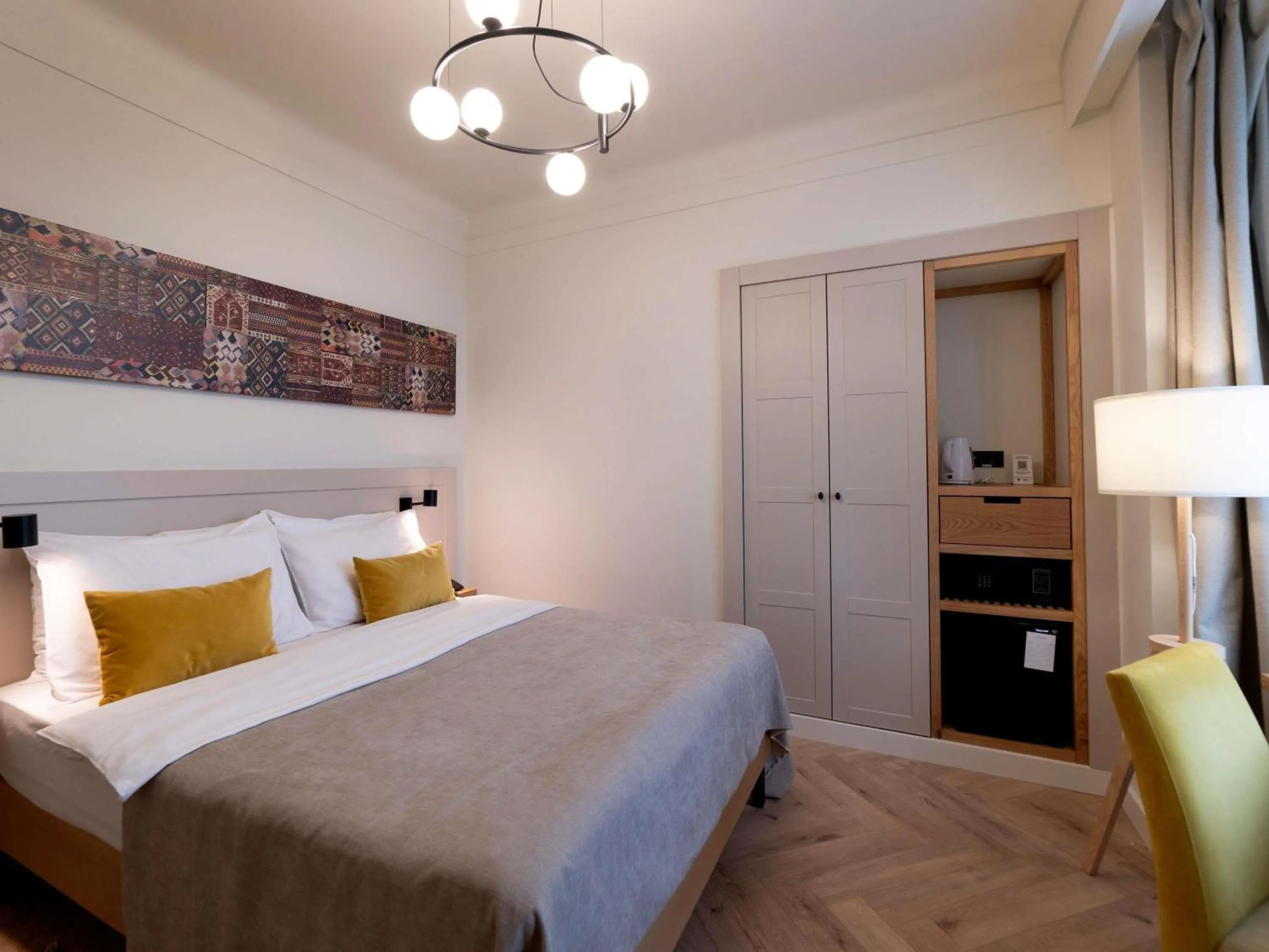 Bedroom, Bed in Mercure Belgrade Excelsior