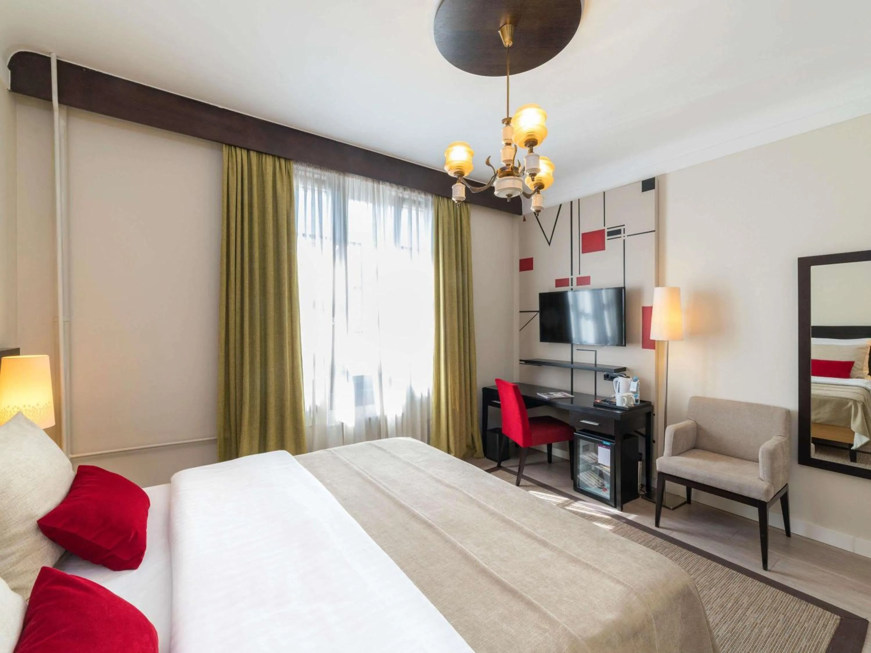 Bedroom, Bed in Mercure Belgrade Excelsior