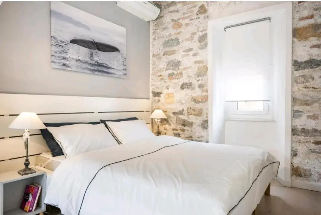 Whale Song Apartment - with private parking Whale Song Apartment - with private parking