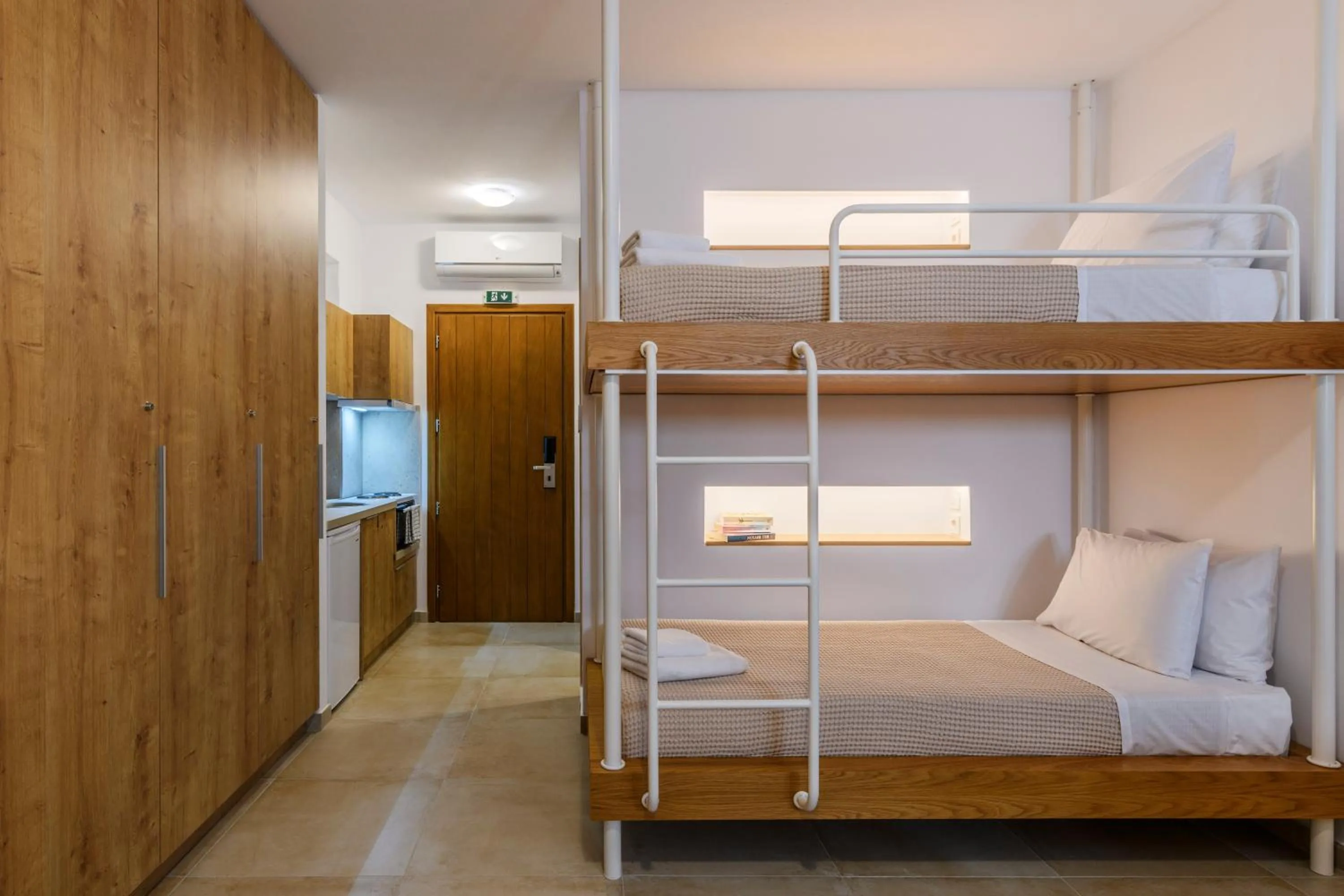 bunk bed, Bed in Mykonaki Hotel