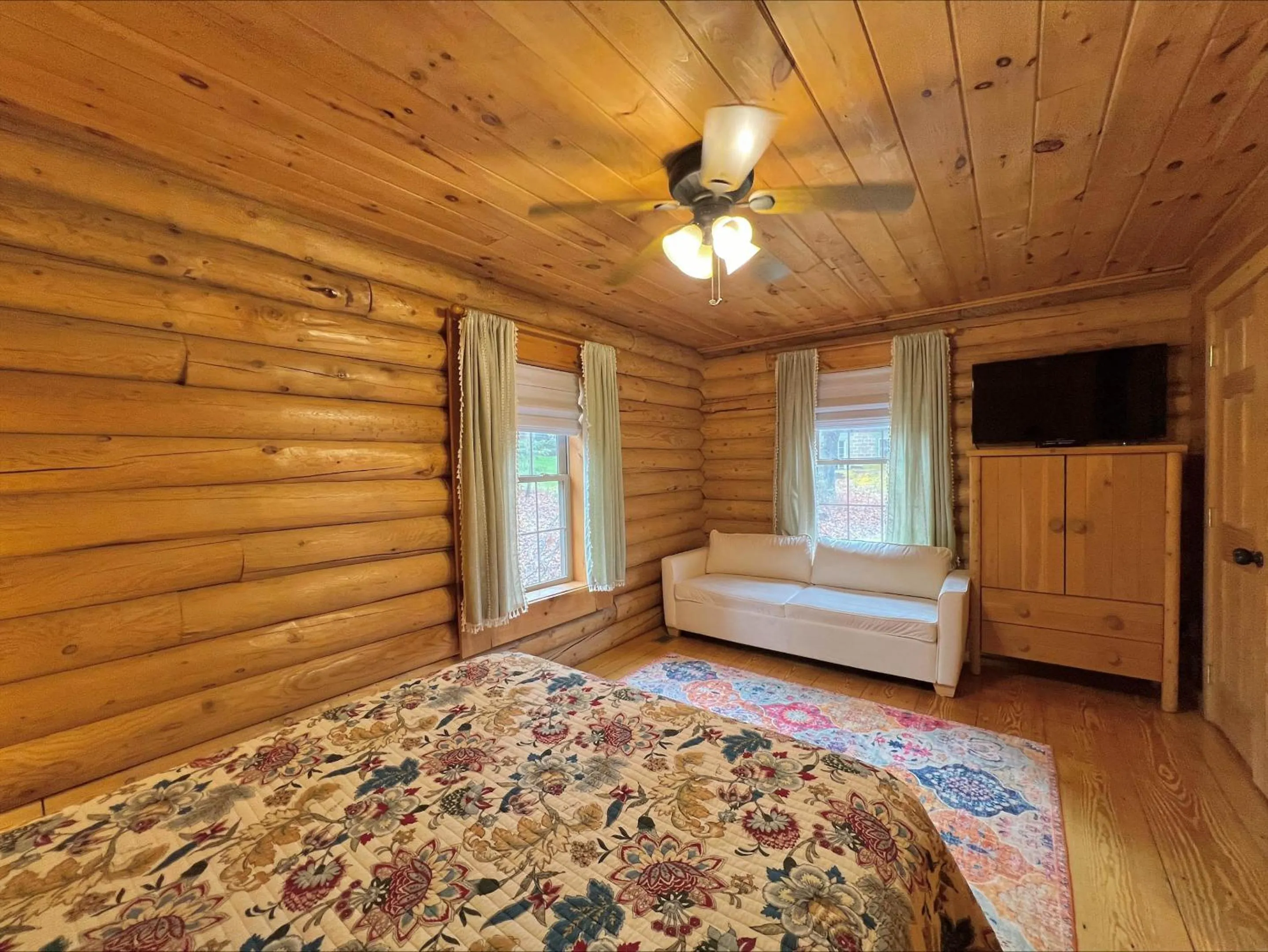 Property building, Bed in Evergreen