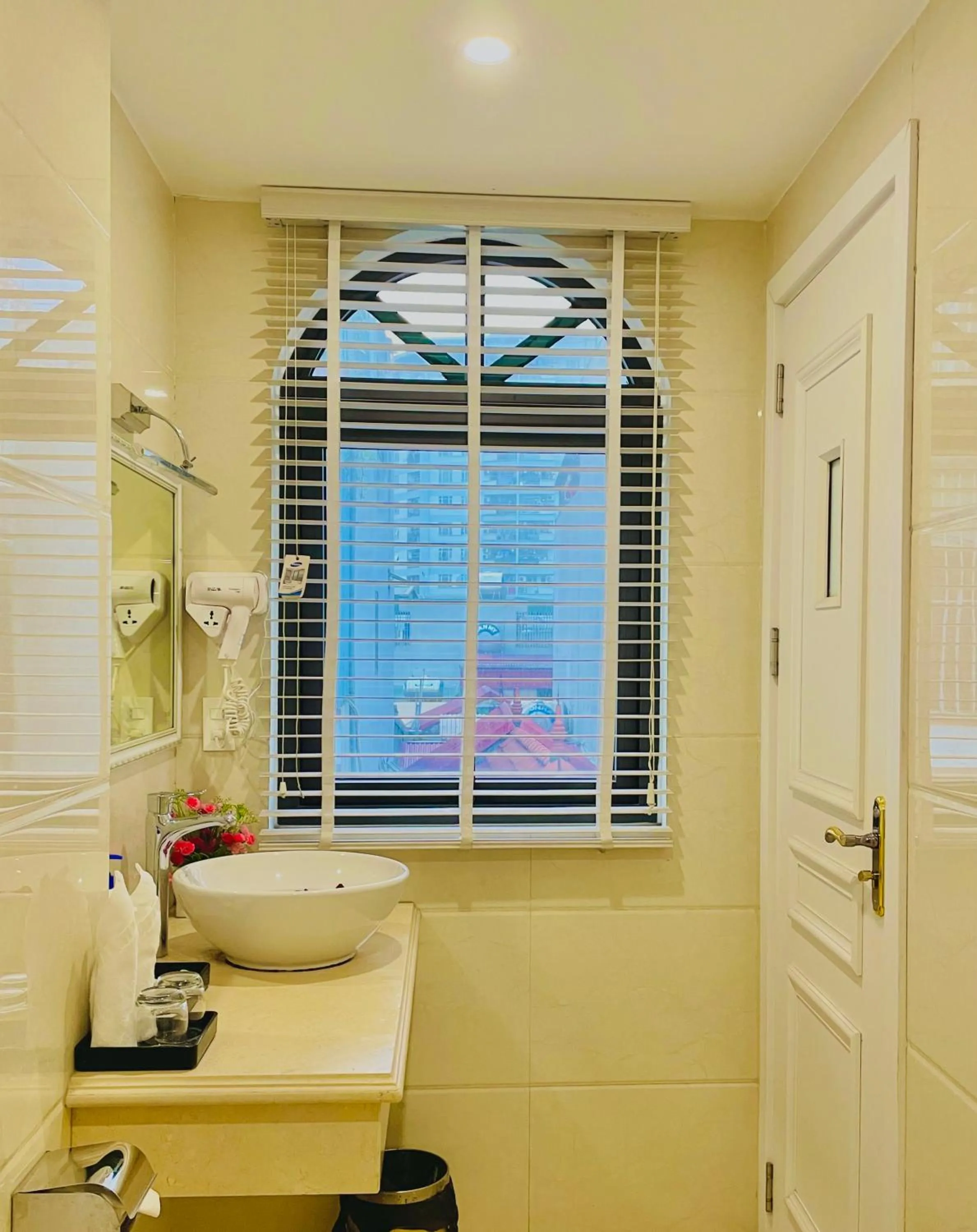 Bathroom in Diamond Hotel Ha Noi