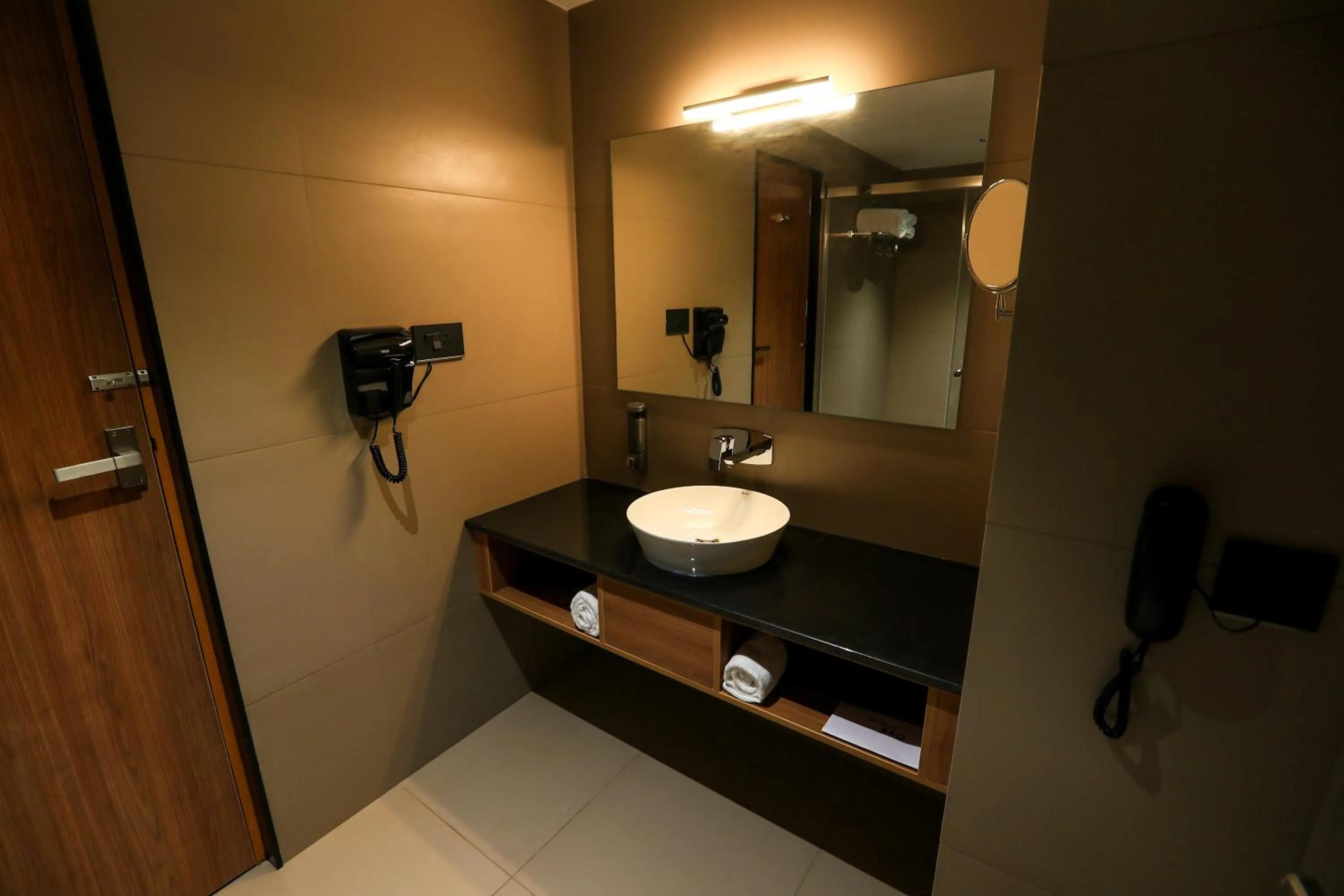 Bathroom in Hotel Saffron Wayanad