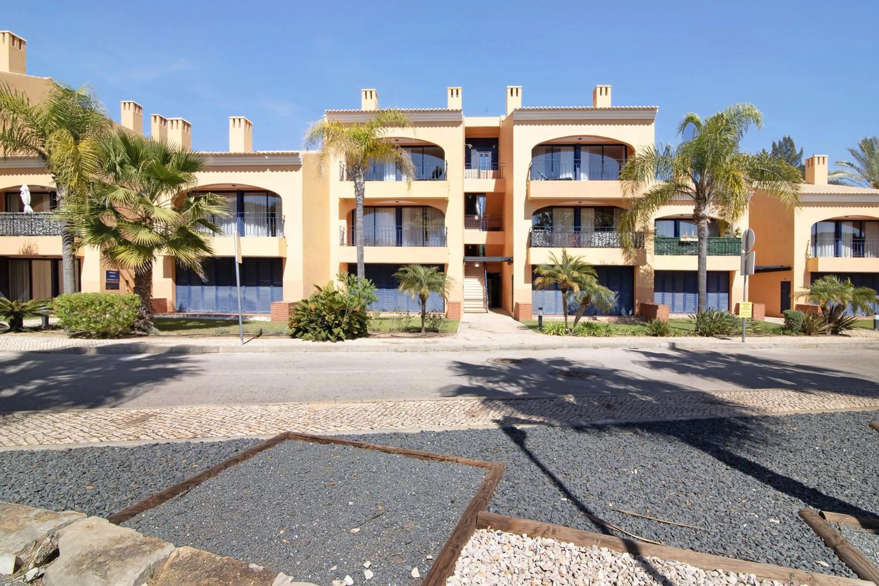 Property building in Apartamento T2 Vilasol Morgadinho