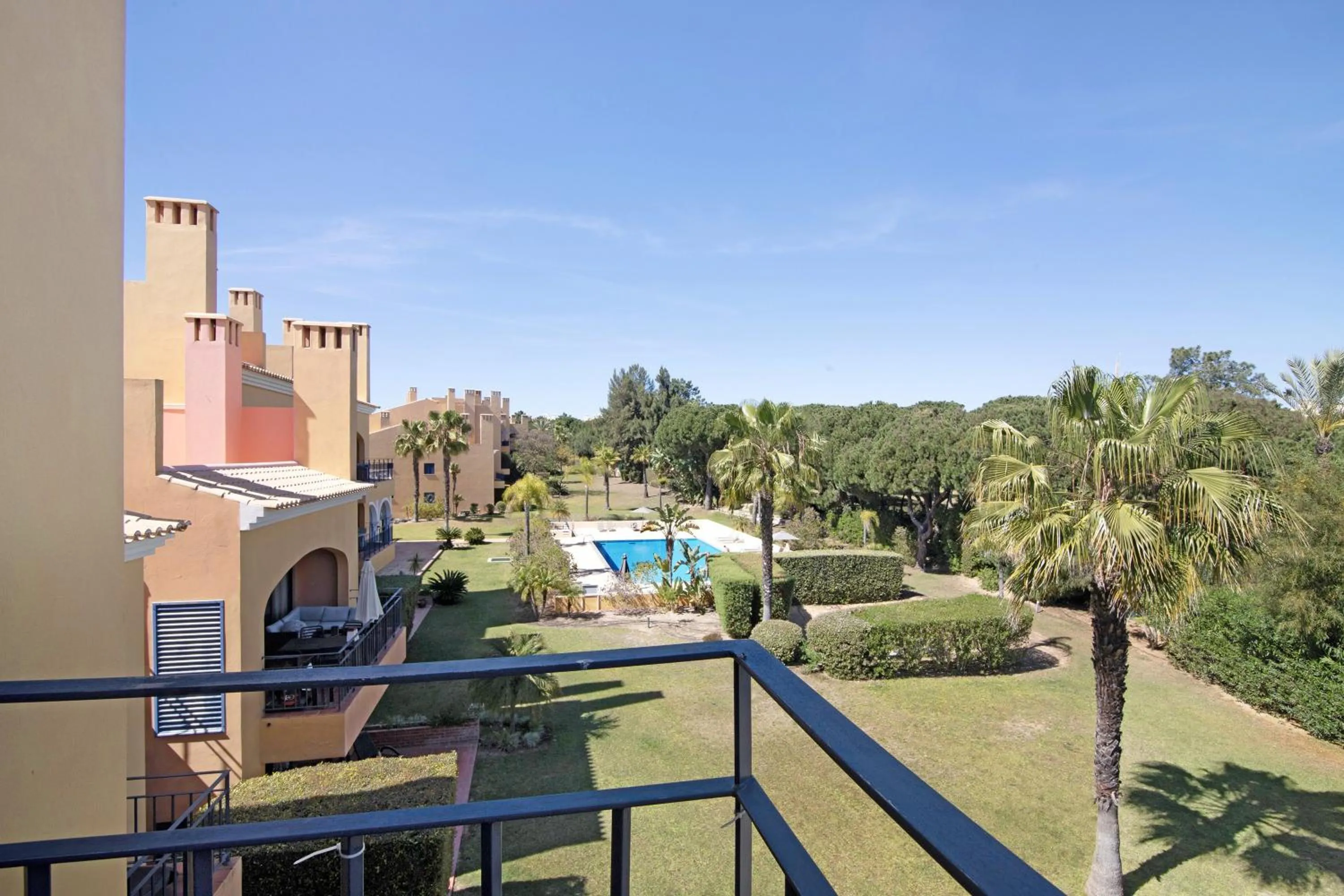 Property building in Apartamento T2 Vilasol Morgadinho