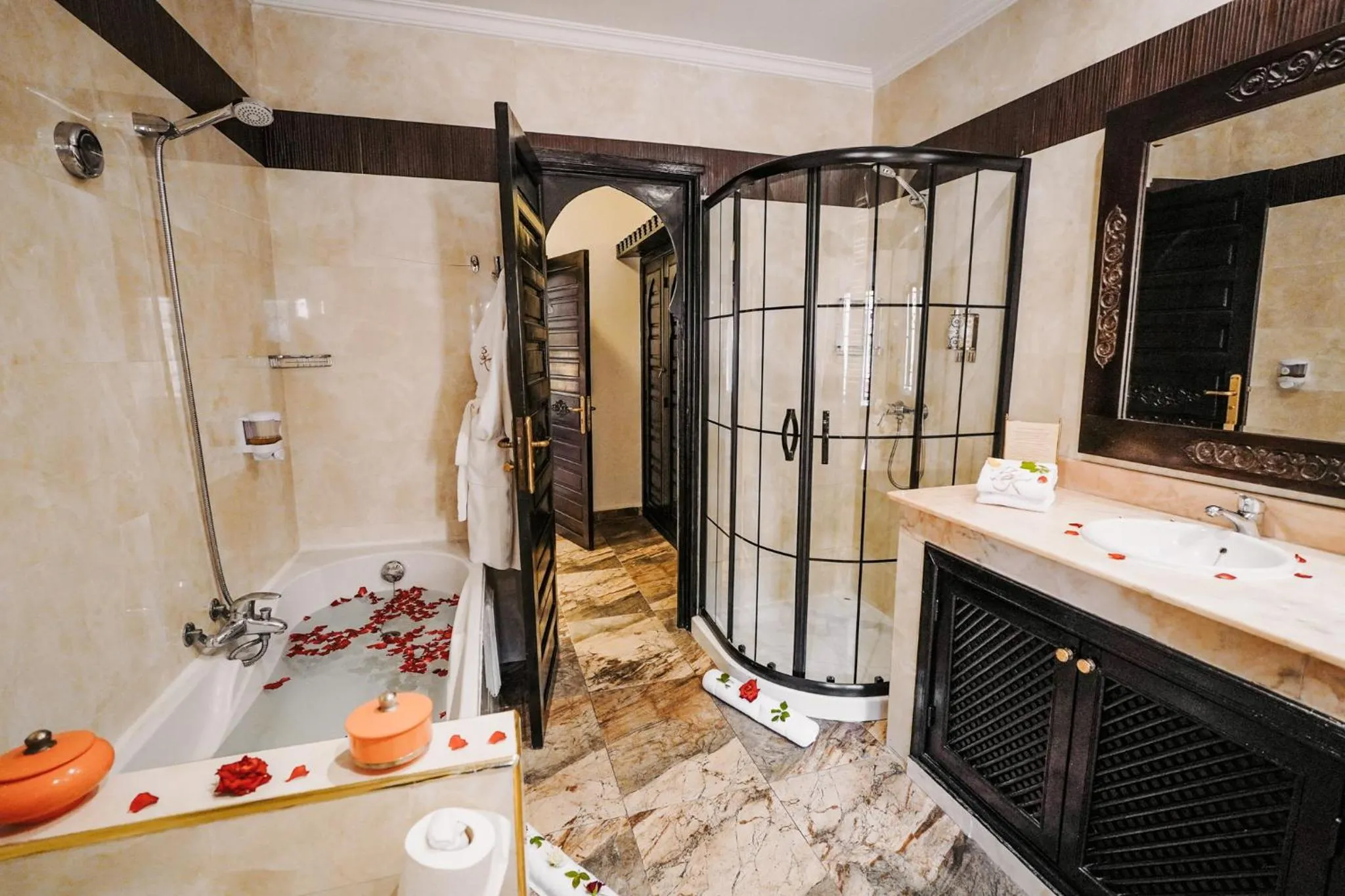 Shower in Les Borjs De La Kasbah