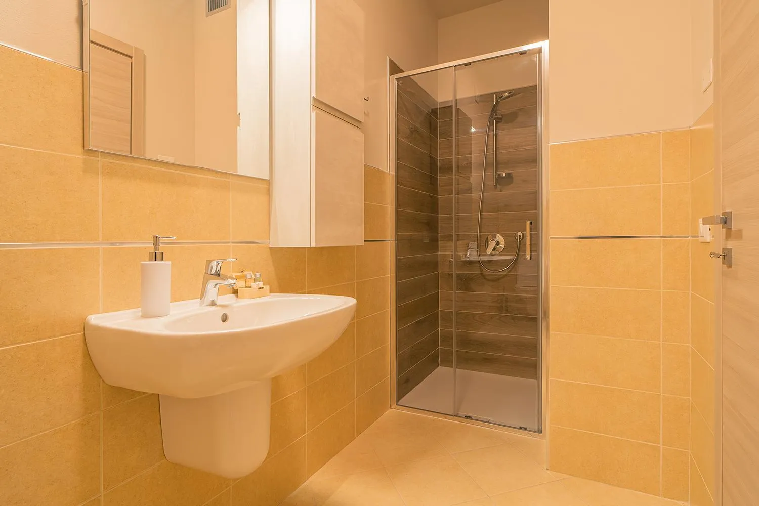 Shower in Le Alpi bed&living