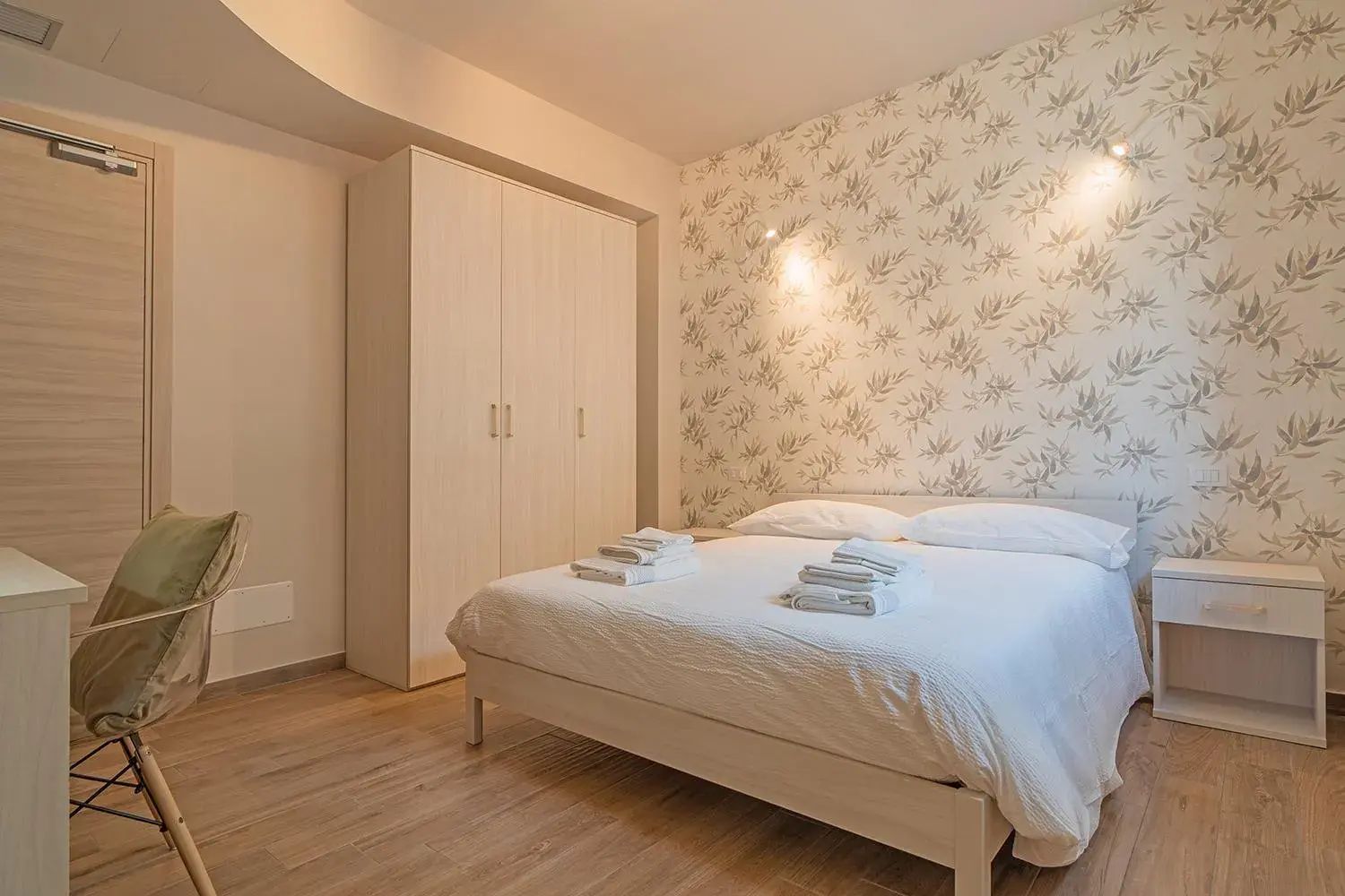 Deluxe Double Room with Bath in Le Alpi bed&living Deluxe Double Room with Bath in Le Alpi bed&living