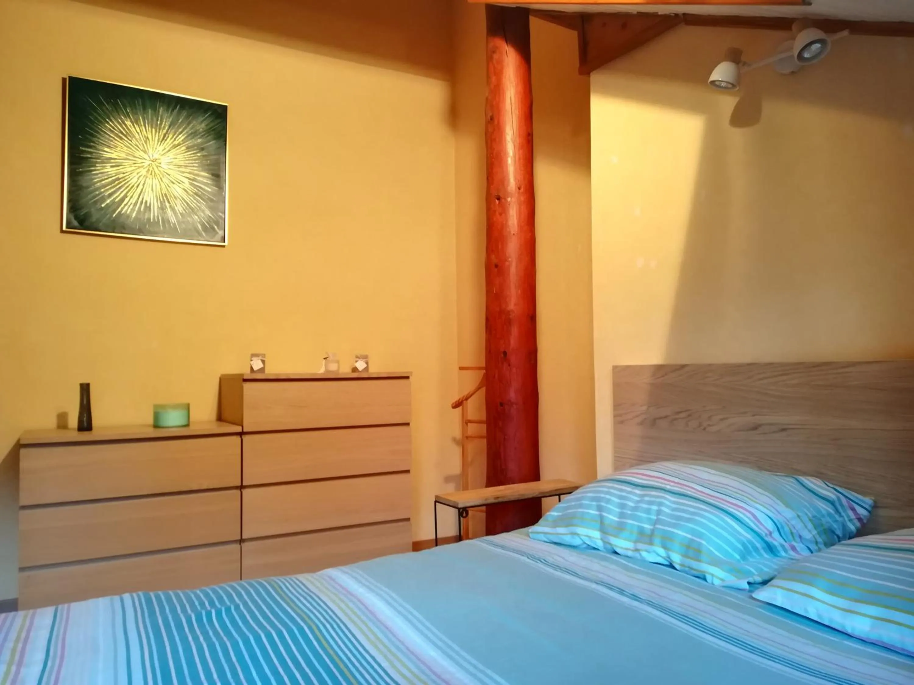 Photo of the whole room, Bed in Maison au calme