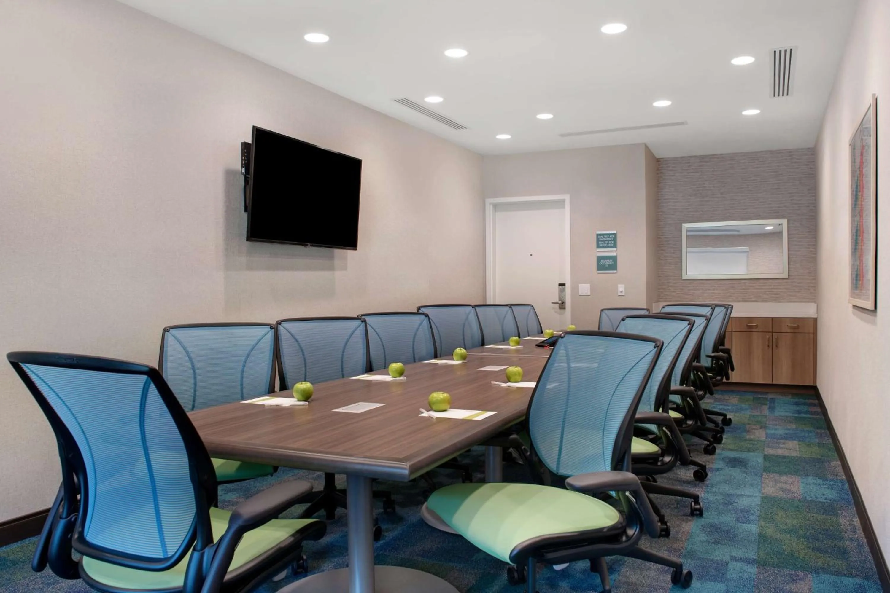 Meeting/conference room in Home2 Suites By Hilton Fayetteville North