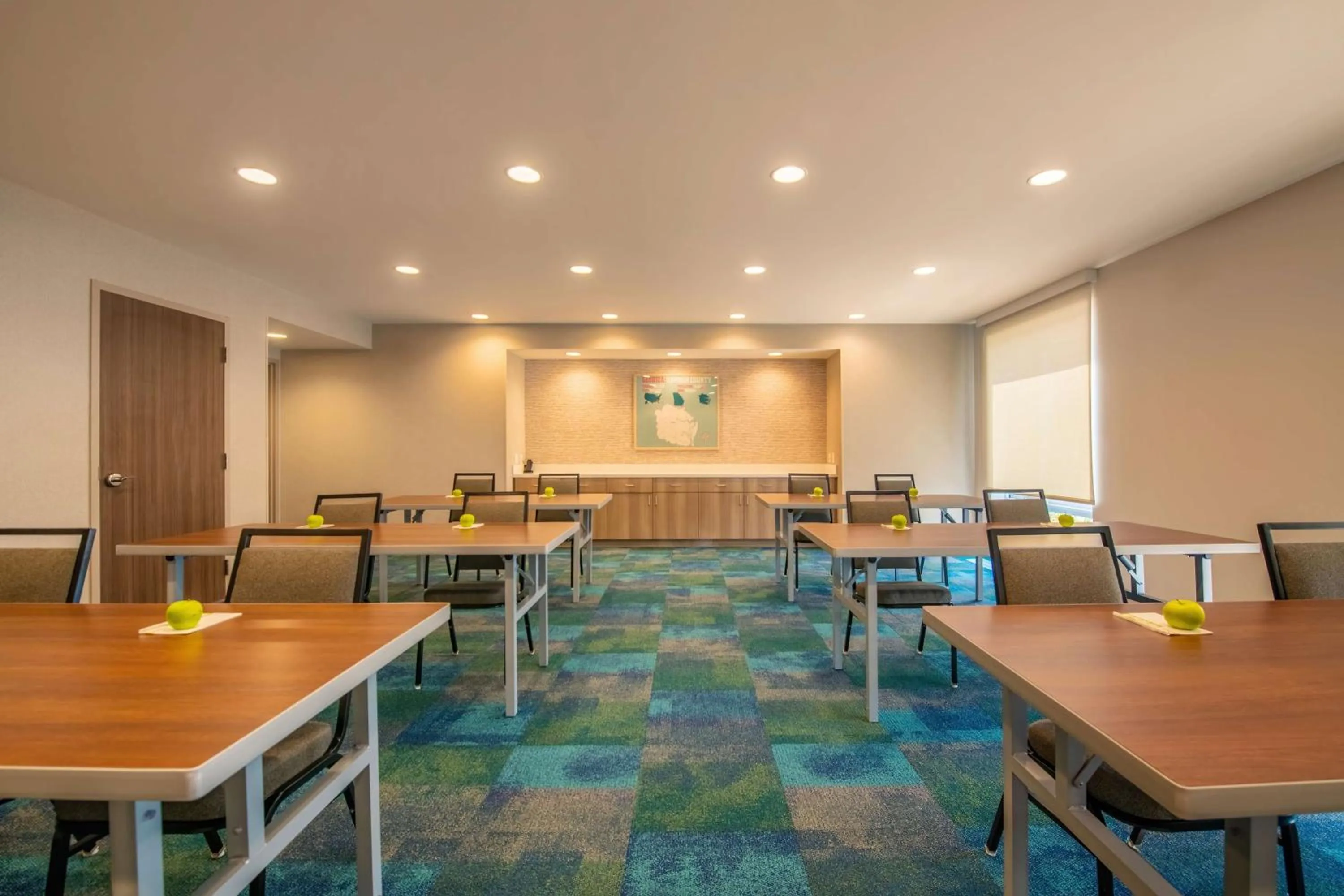 Meeting/conference room in Home2 Suites By Hilton Kingsland