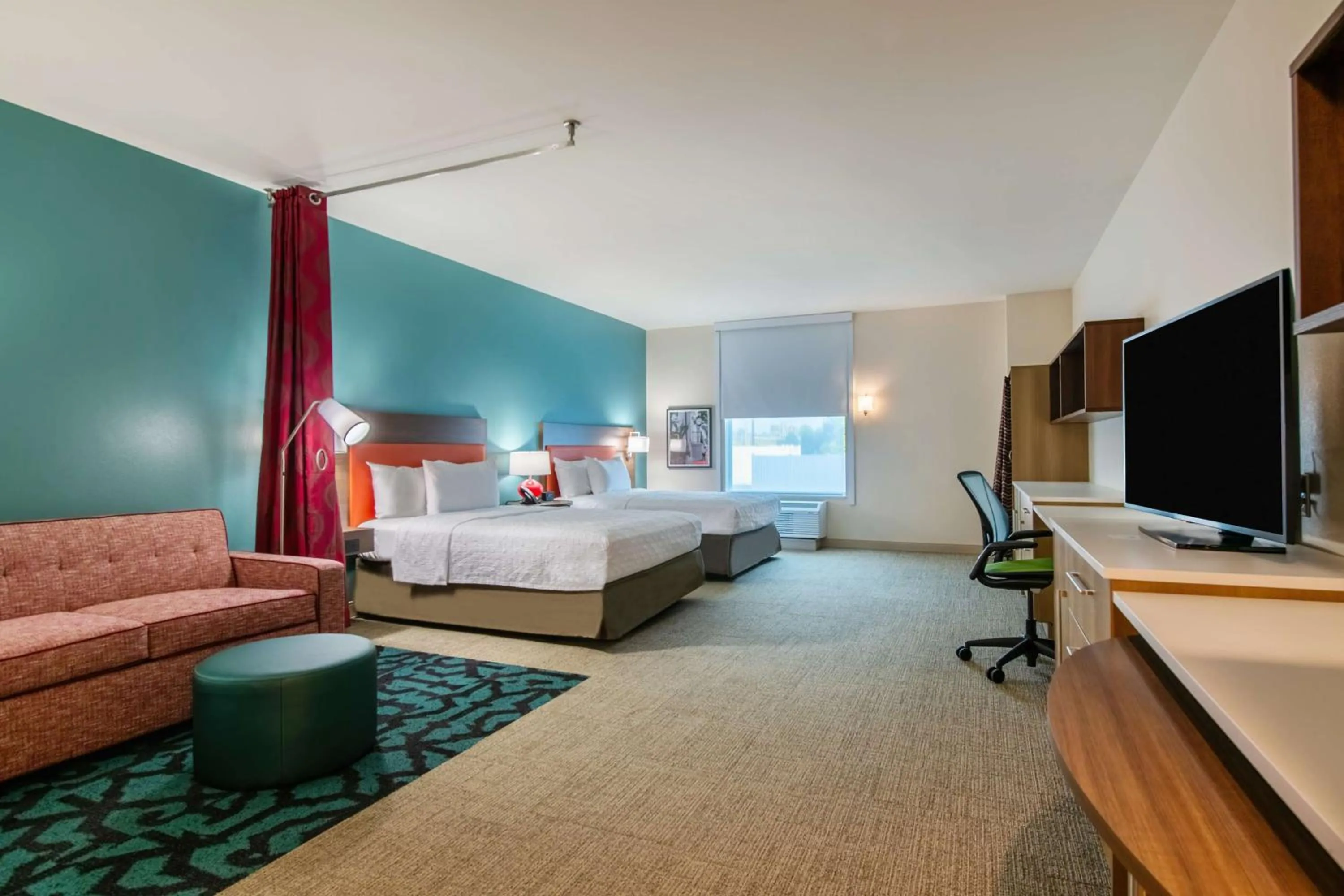 Living room, Bed in Home2 Suites By Hilton Kingsland