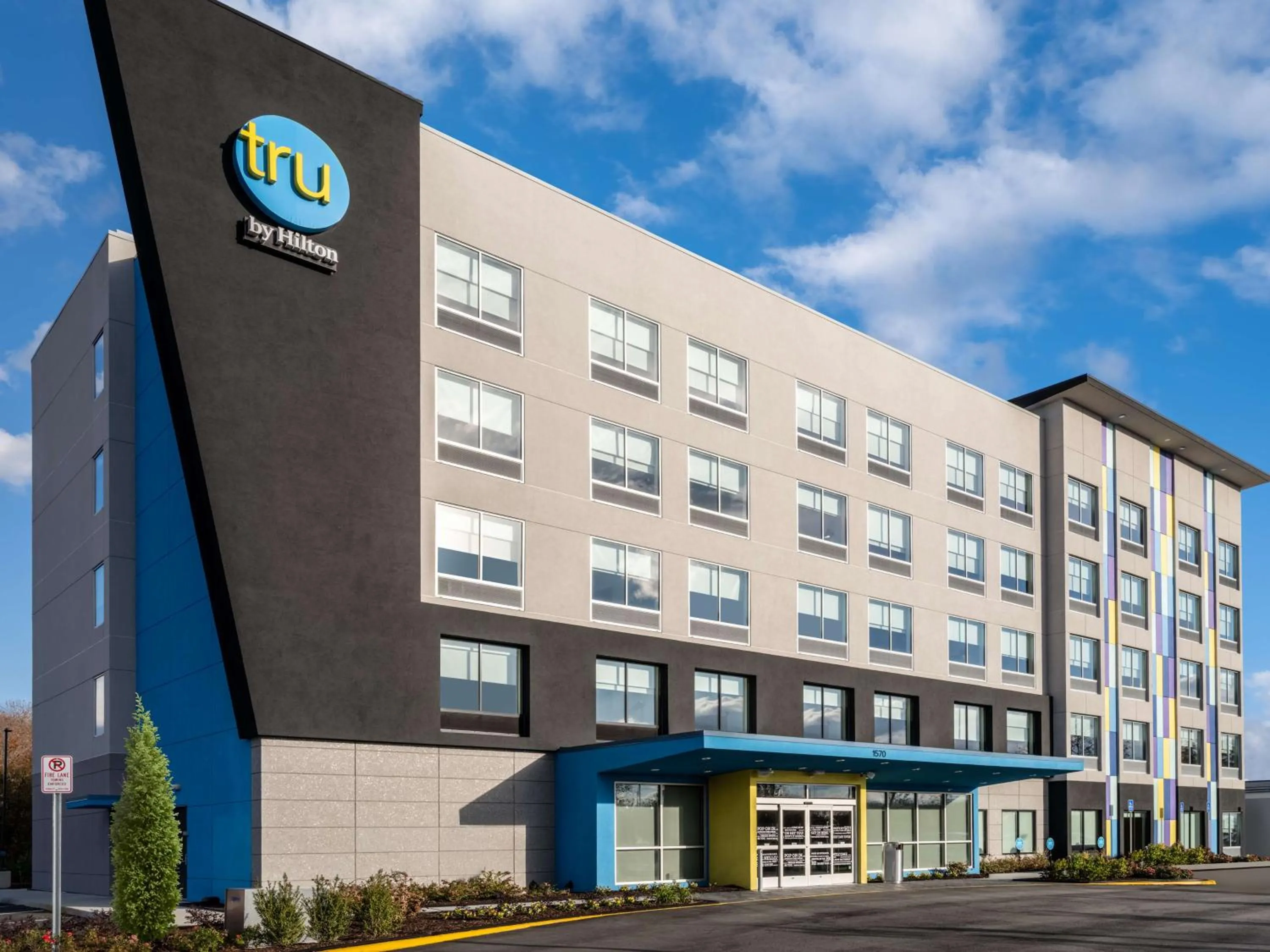 Property building in Tru By Hilton Chesapeake- Greenbrier