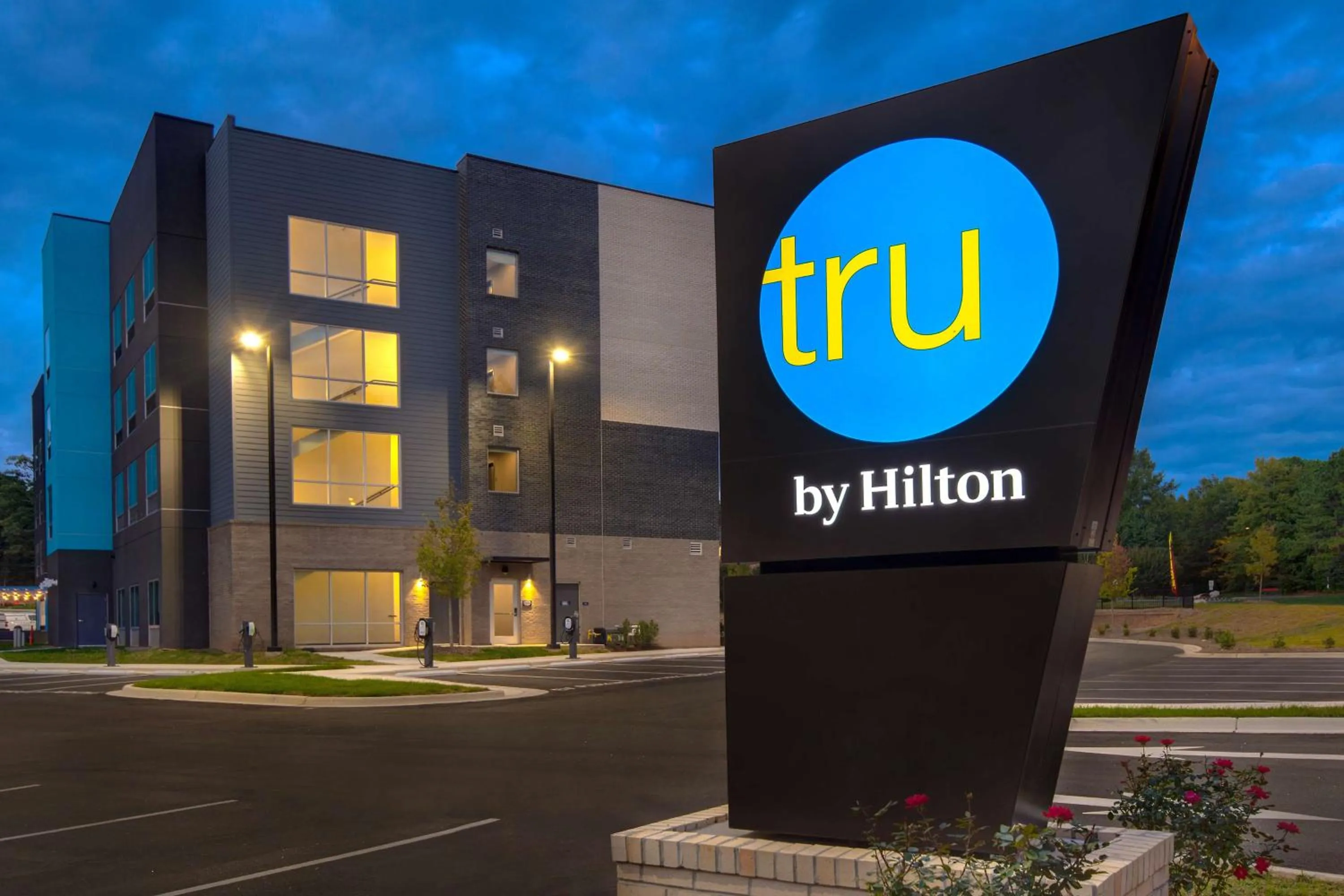 Property building in Tru By Hilton Wake Forest Raleigh North