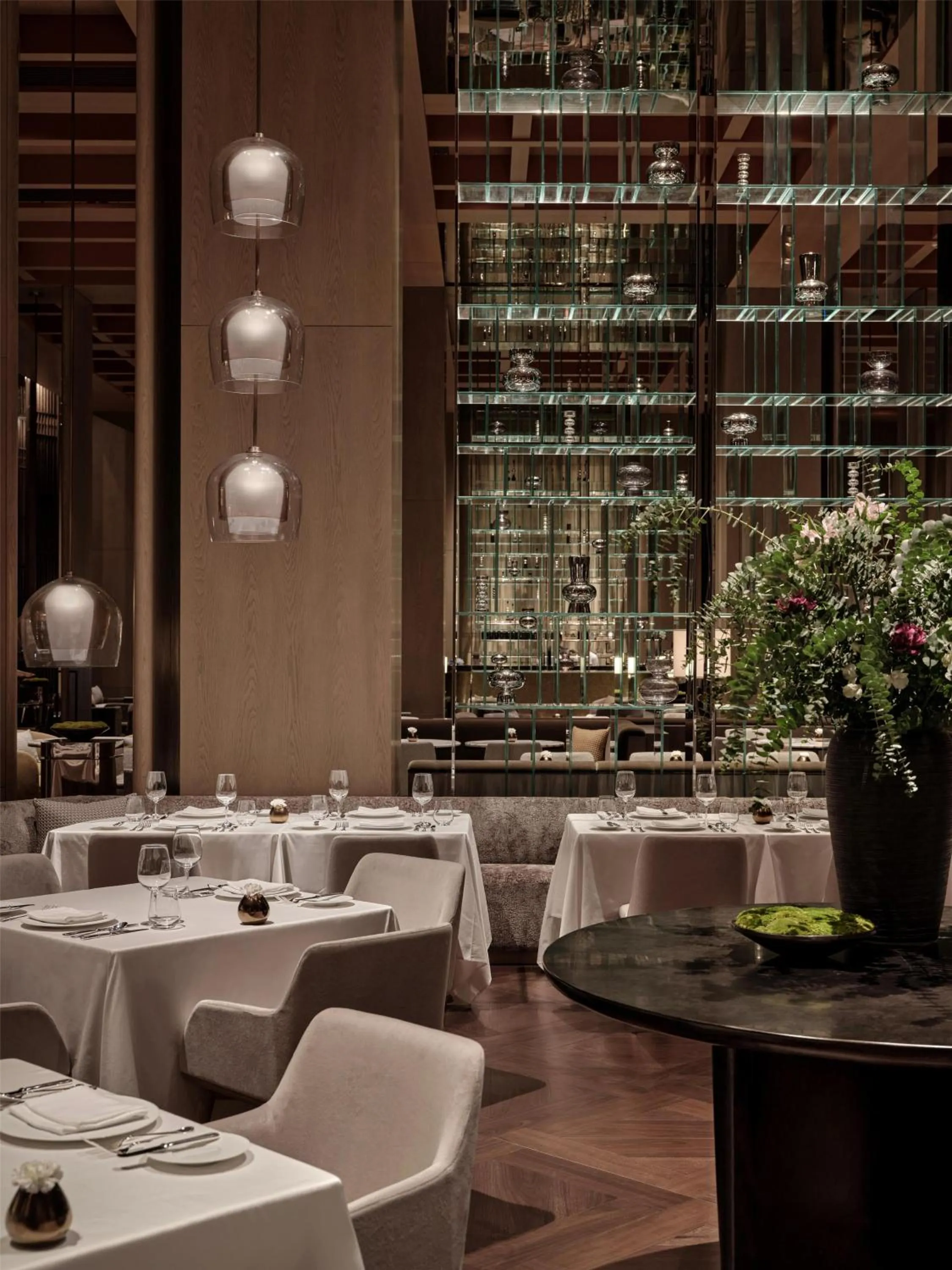 Restaurant/places to eat in Conrad Shenzhen, the first art museum hotel in Greater Bay Area with the stunning bay and sunset view in the hotel terrace