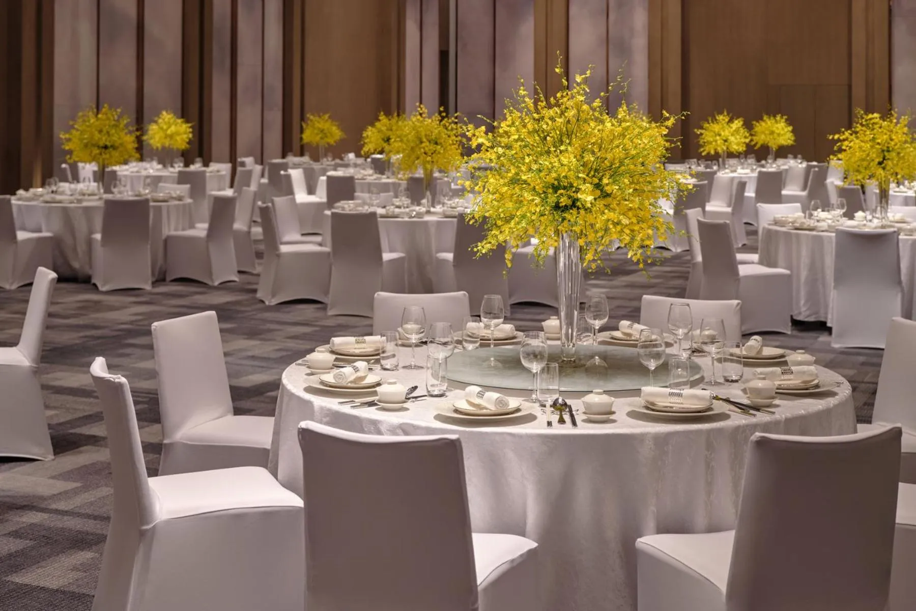 Banquet/Function facilities in Conrad Shenzhen, the first art museum hotel in Greater Bay Area with the stunning bay and sunset view in the hotel terrace