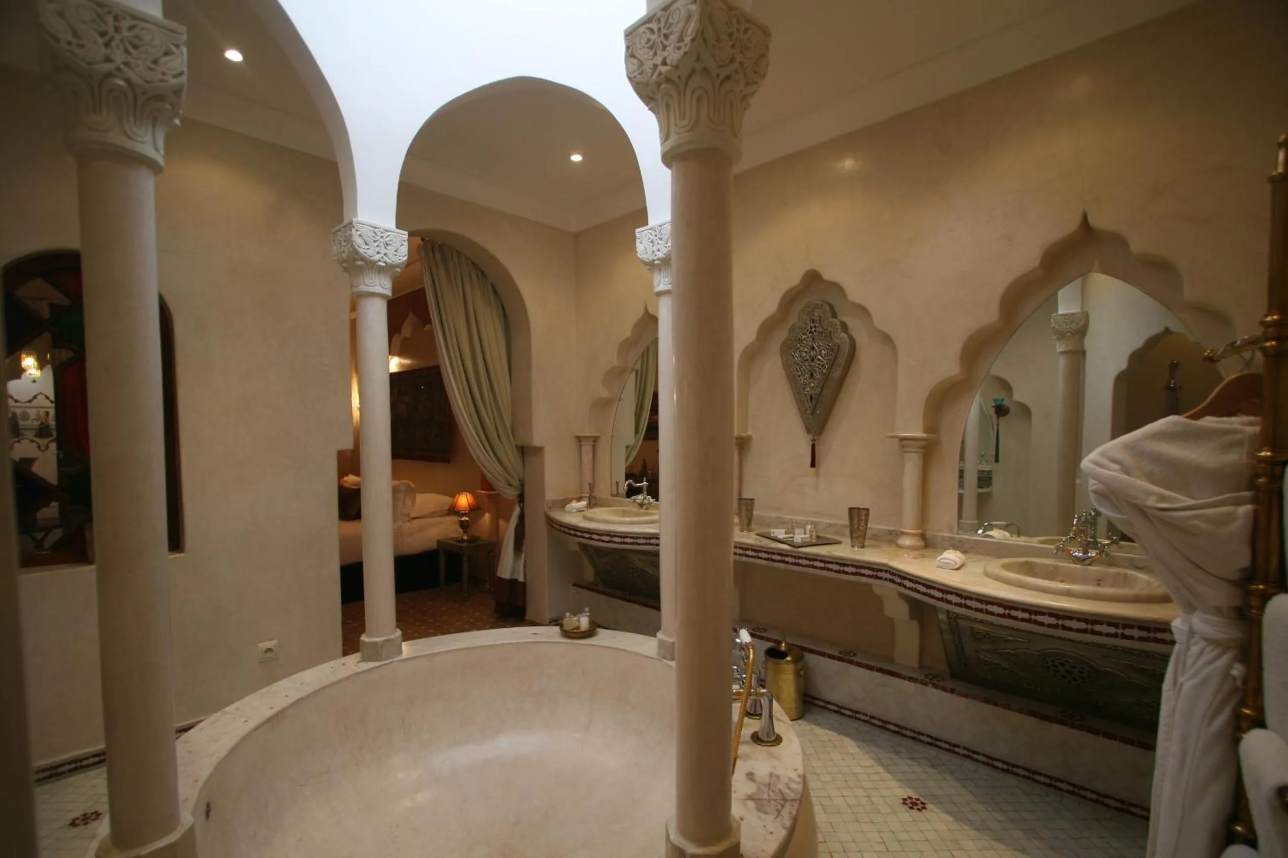 Bathroom, Bed in Demeures d'Orient Riad & Spa