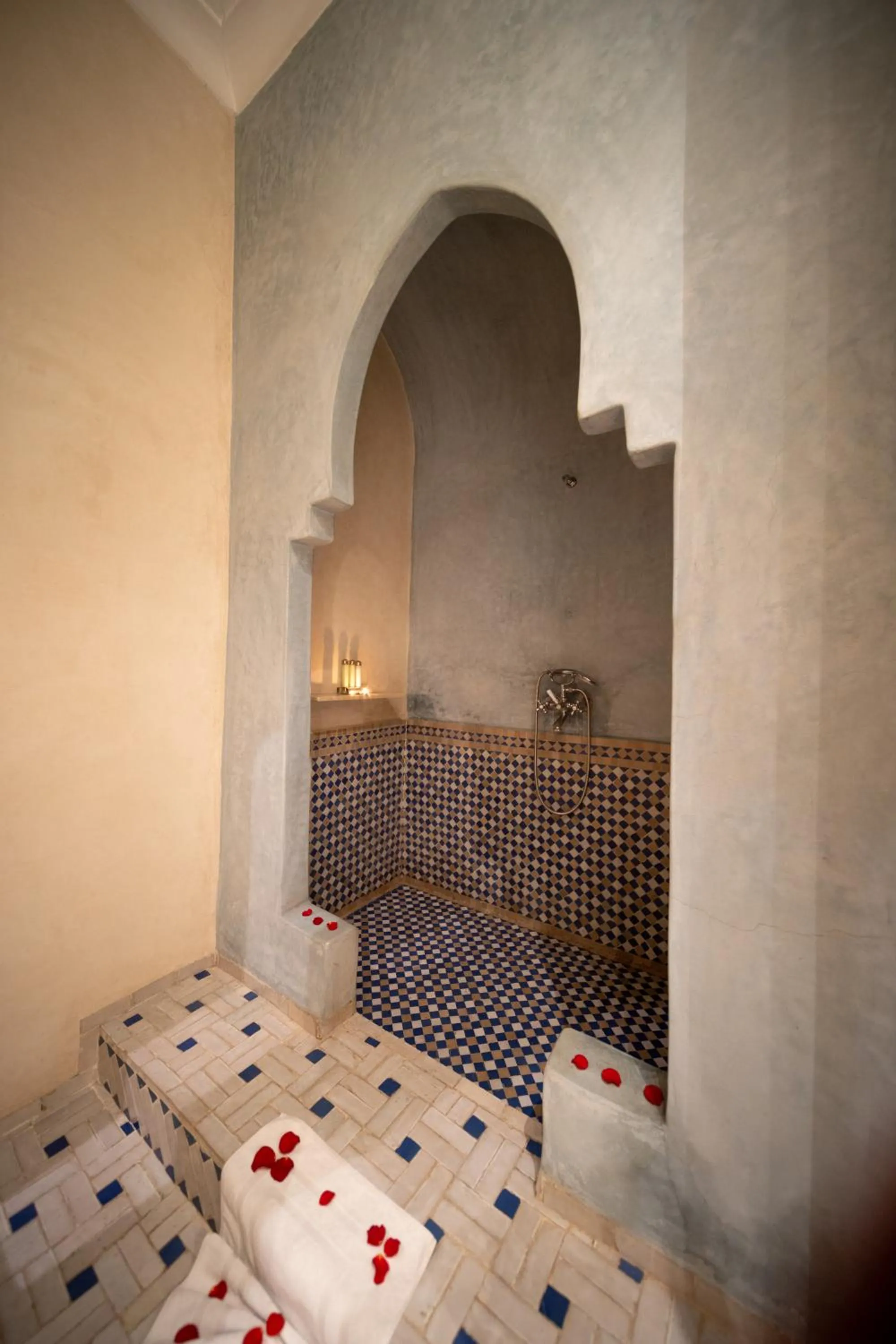 Shower, Bed in Demeures d'Orient Riad & Spa